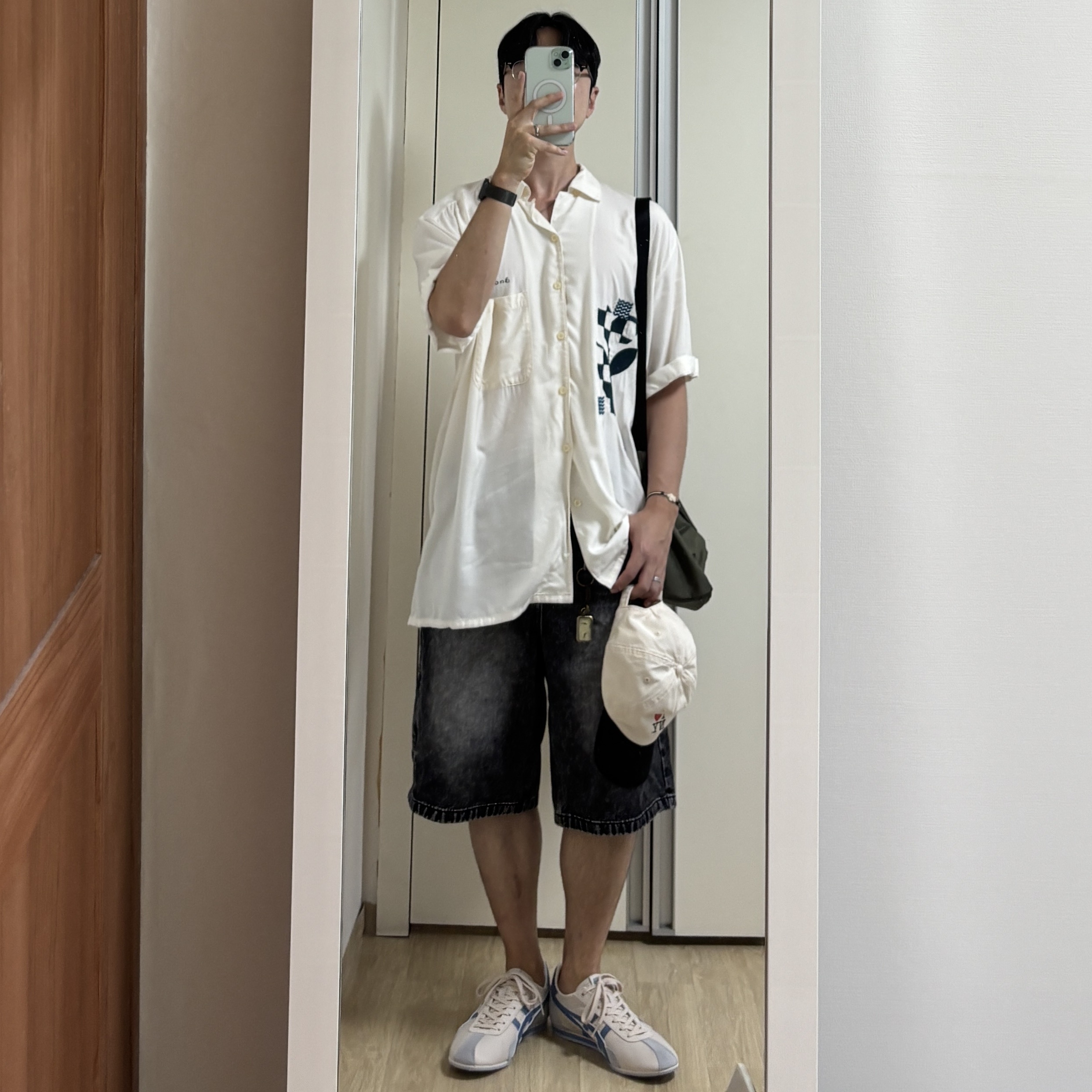 Onitsuka Tiger Runspark Cream Light Blue 착용 스타일 - 1