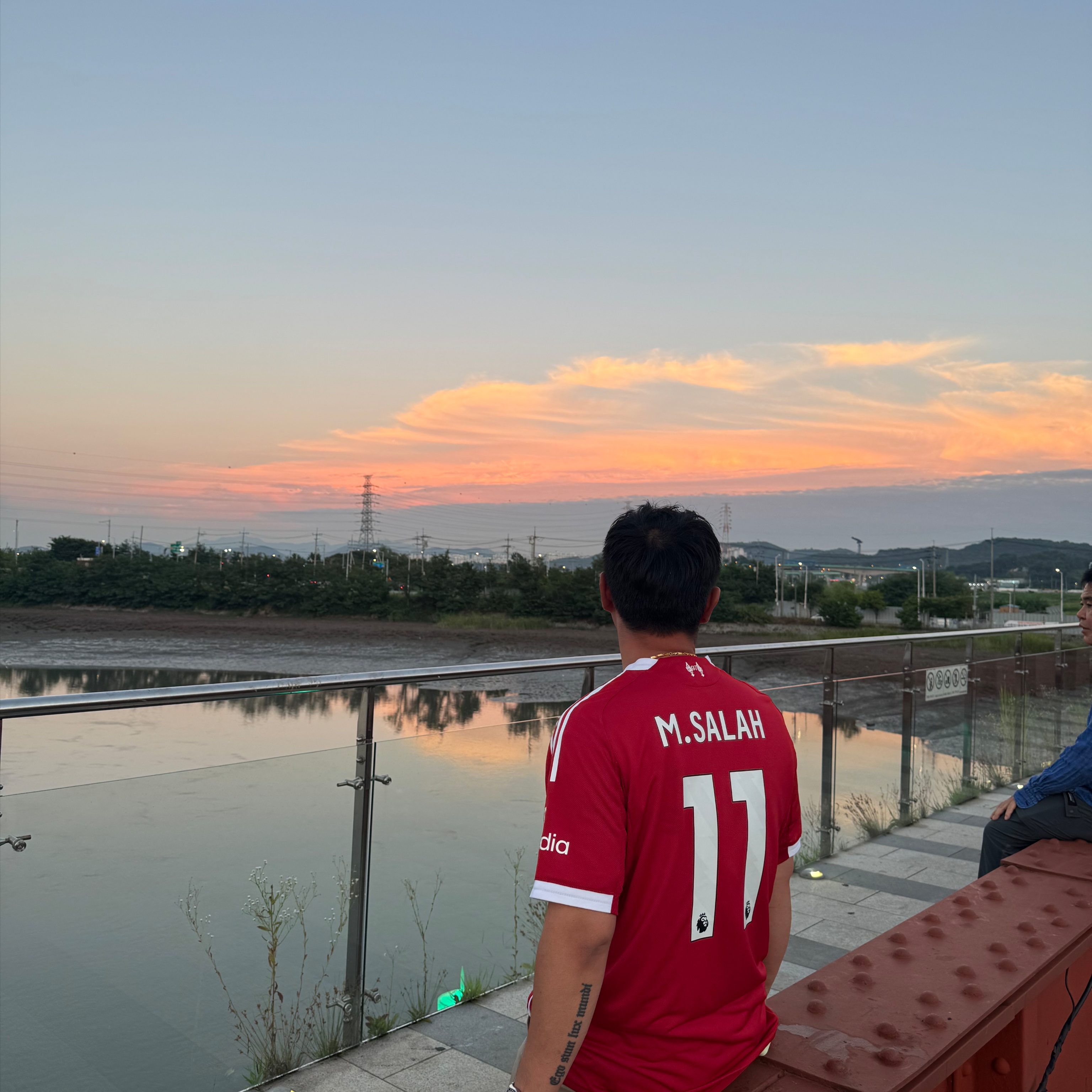 Adidas Liverpool FC 2025/26 Home Authentic Jersey Strawberry Red - KR Sizing (Non Marking Ver.) 착용 스타일 - 2