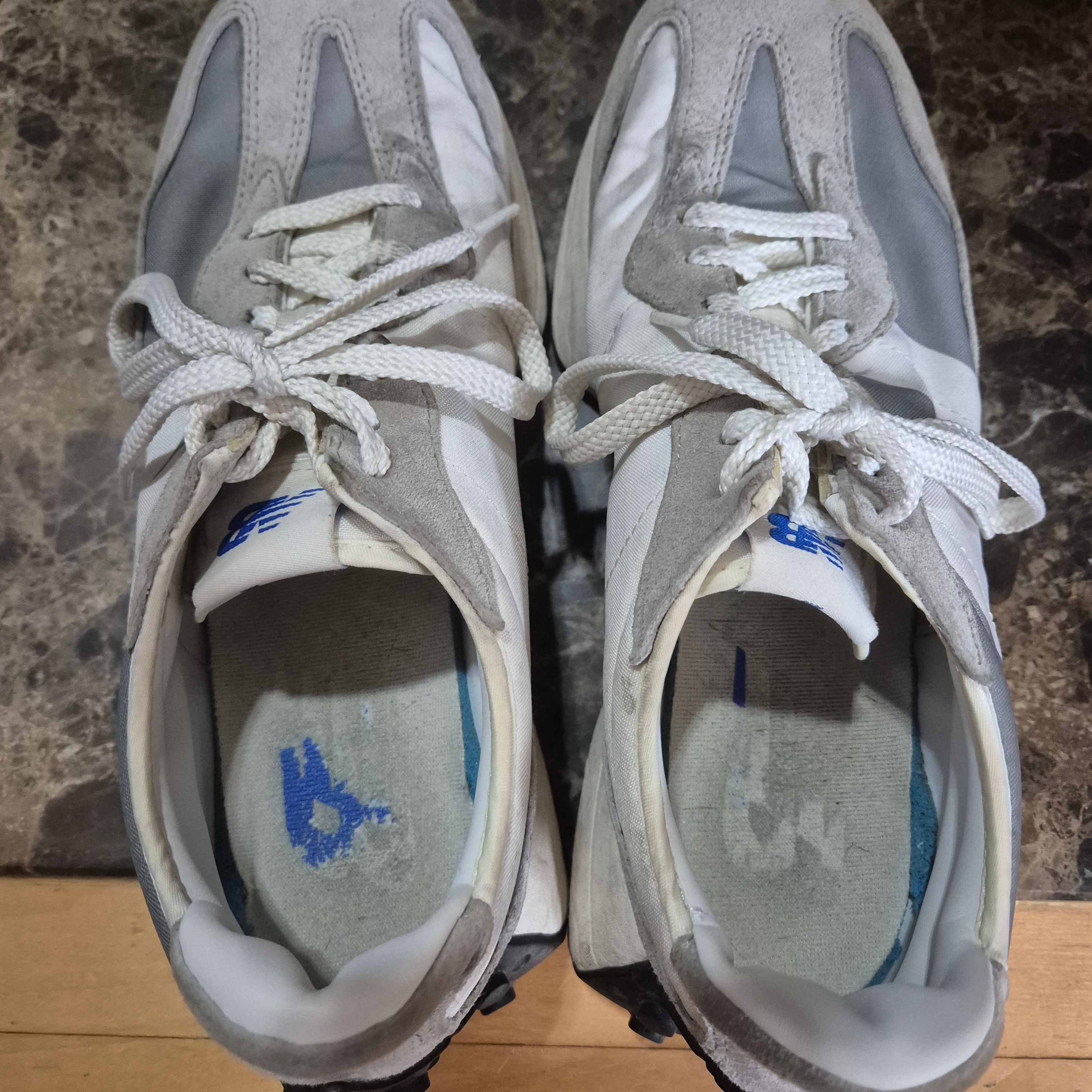 New Balance 327 Grey 착용 스타일