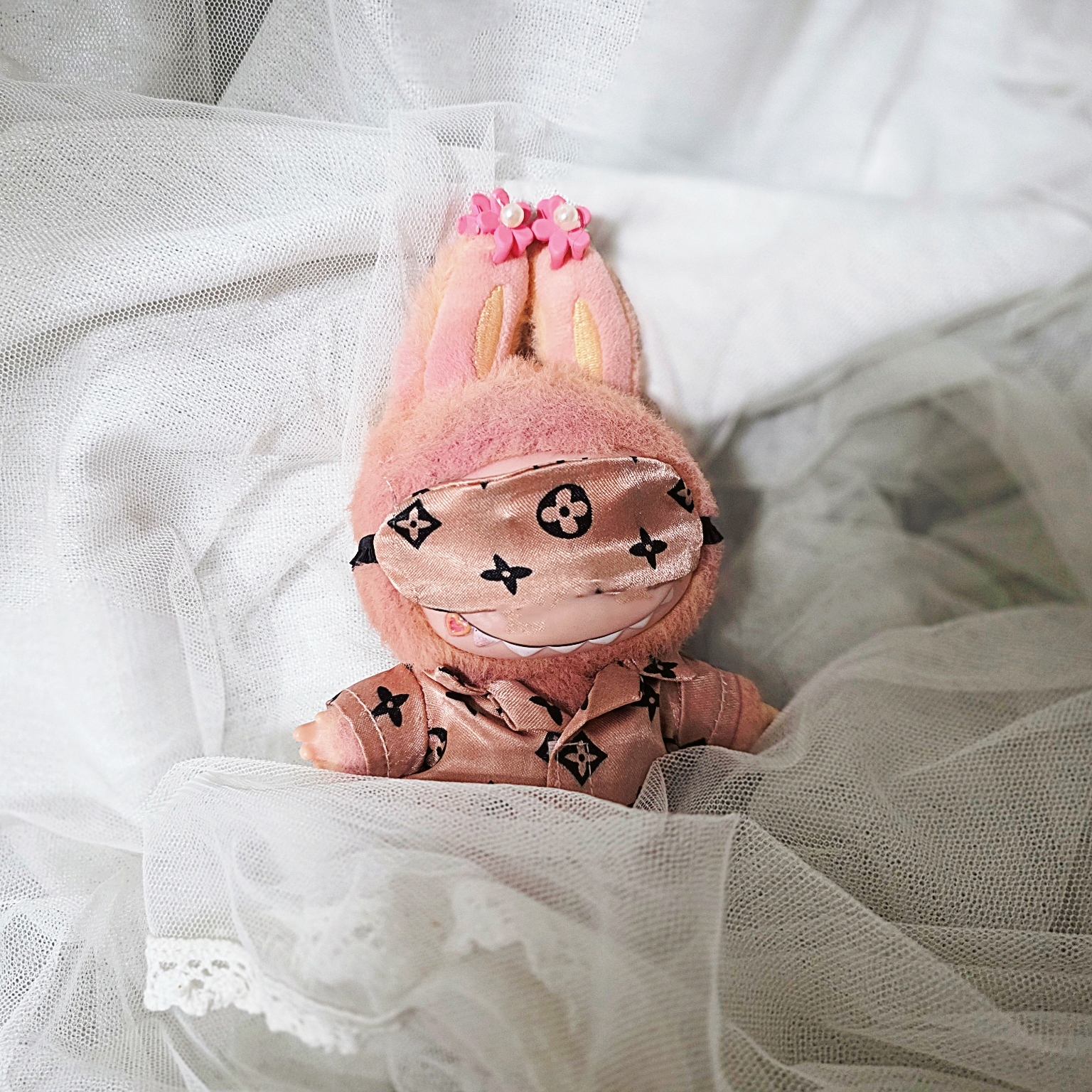 Pop Mart The Monsters Checkmate Series Plush Keyring 착용 스타일 - 3