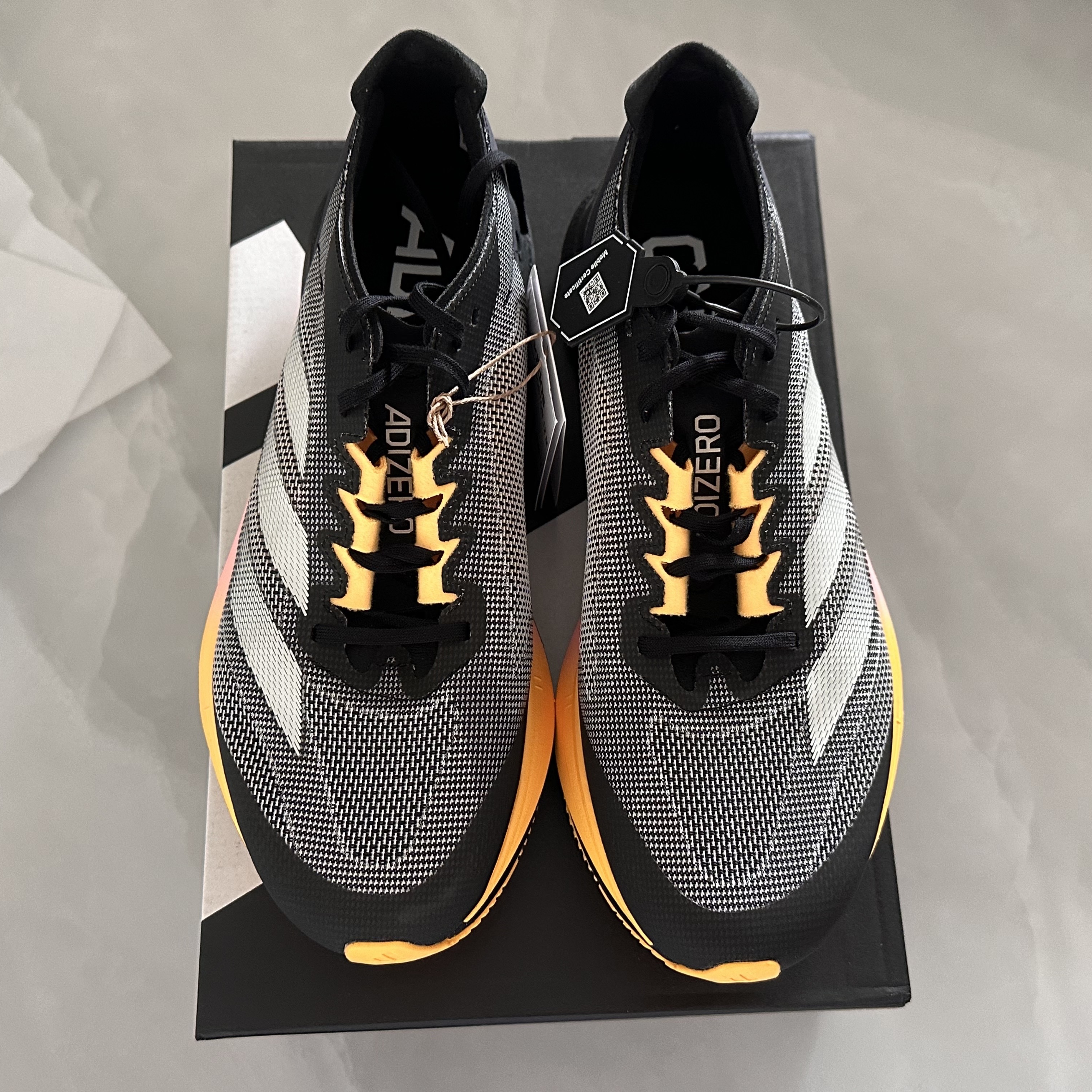 Adidas Adizero Boston 12 Core Black Zero Metalic 착용 스타일 - 6