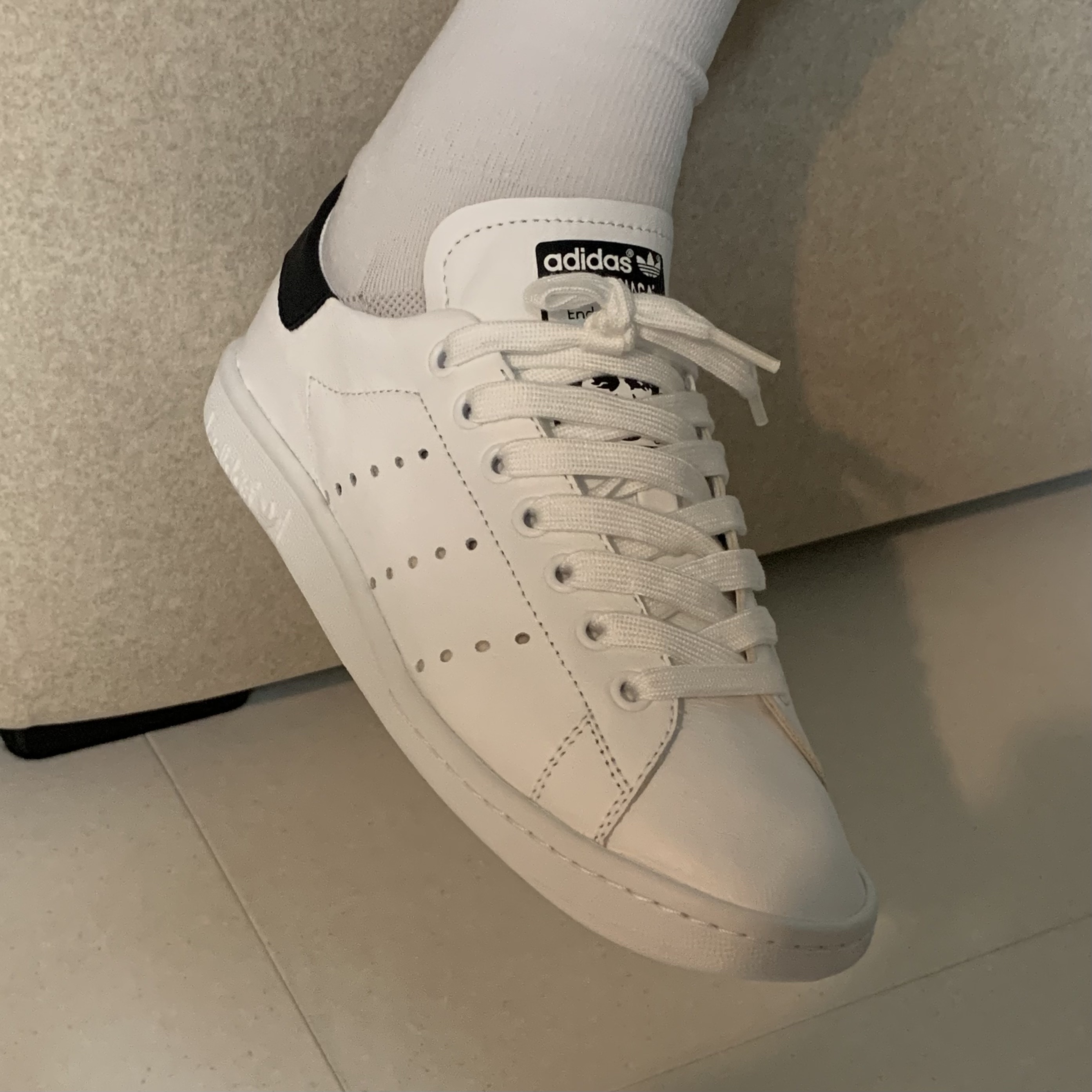 (W) Balenciaga x Adidas Stan Smith Core White Core Black 착용 스타일