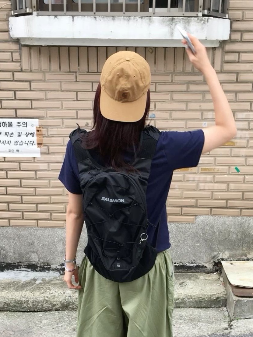 Carhartt Canvas Cap Carhartt Brown, Salomon Trailblazer 10 Black 착용 스타일