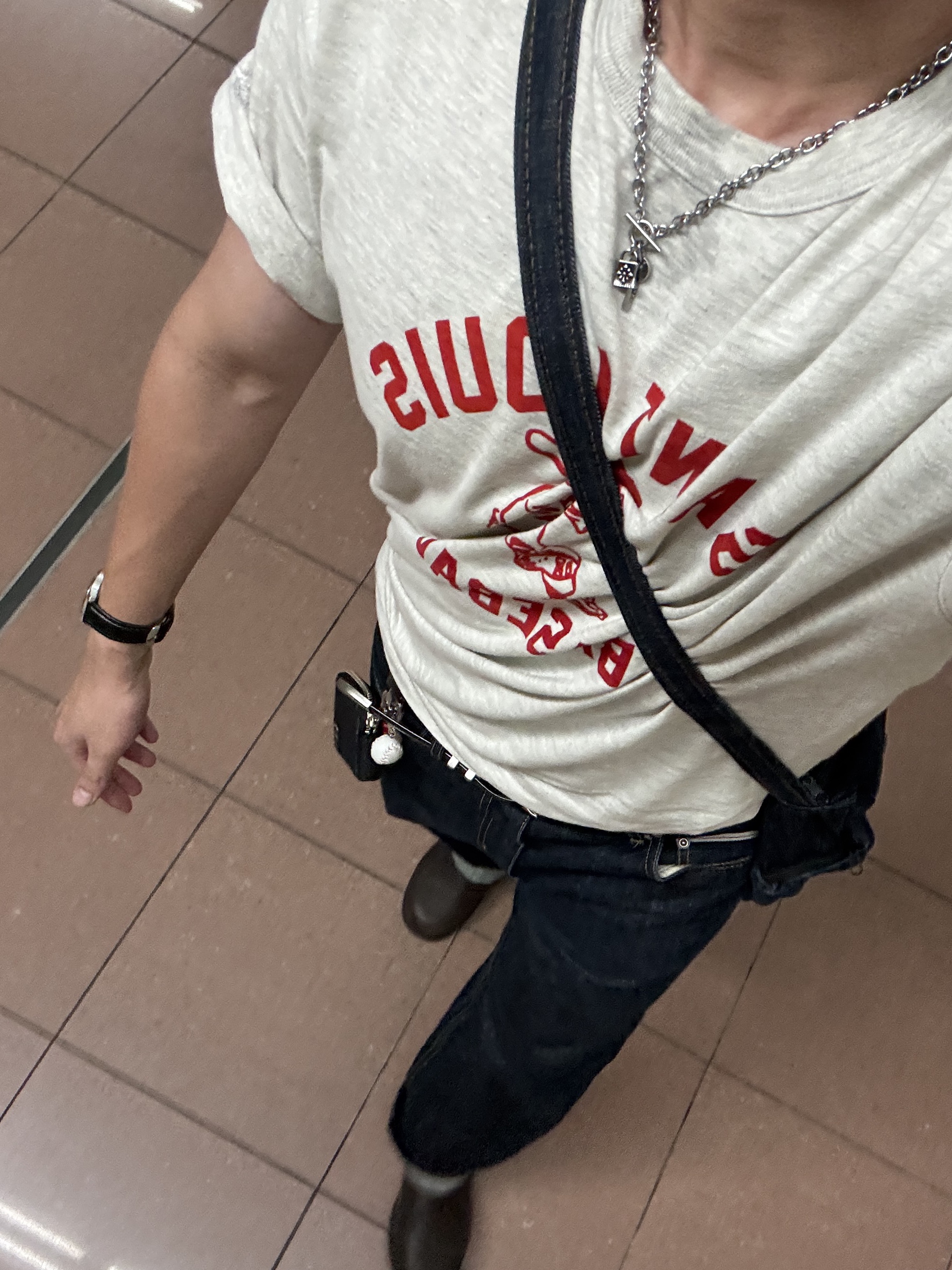 Blundstone Original 500 Chelsea Boots Stout Brown, Tissot Classic 42mm Quartz Stainless Steel Black 착용 스타일 - 1