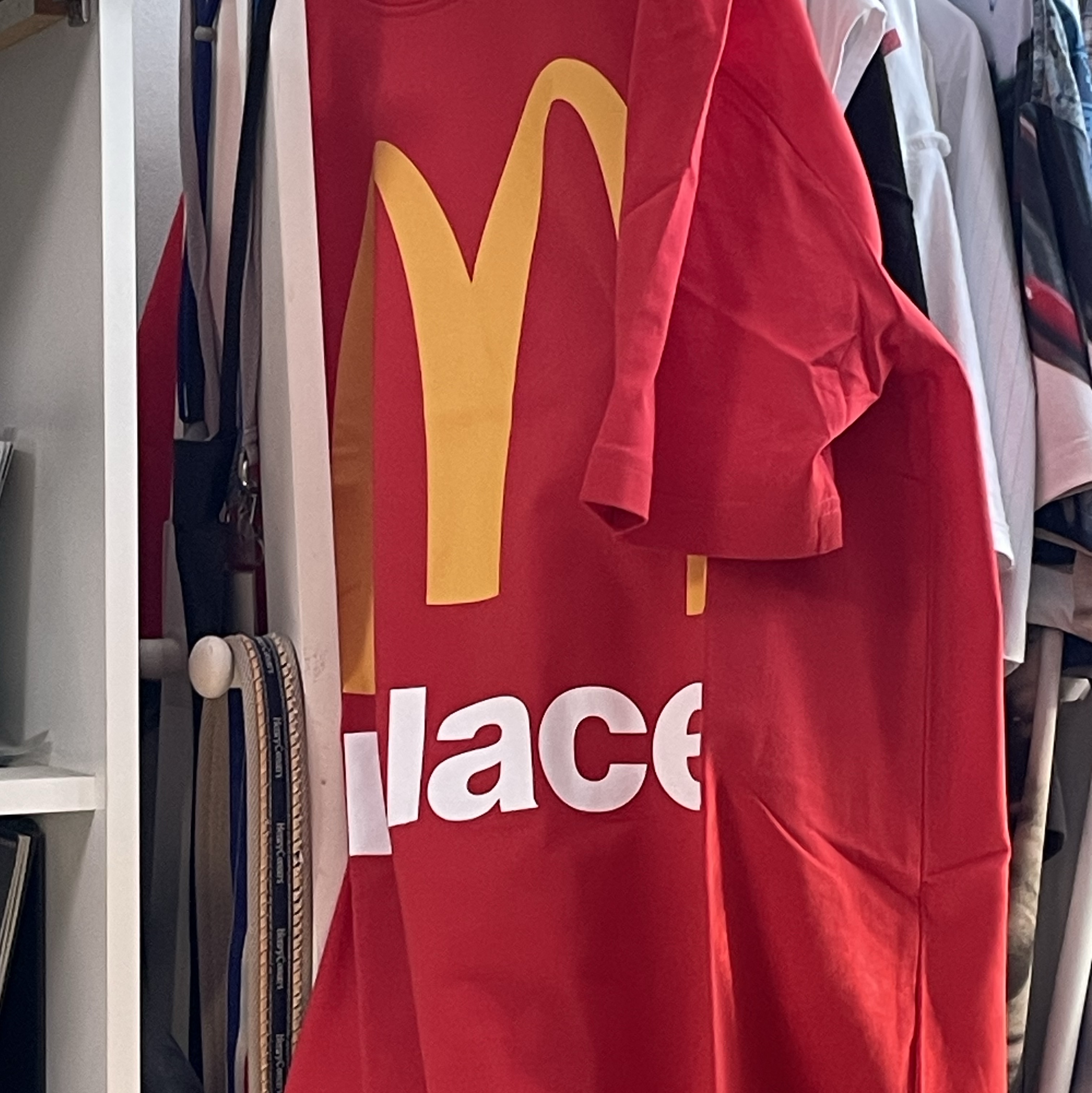 Palace x McDonald's Logo T-Shirt Red - 23FW 착용 스타일 - 2