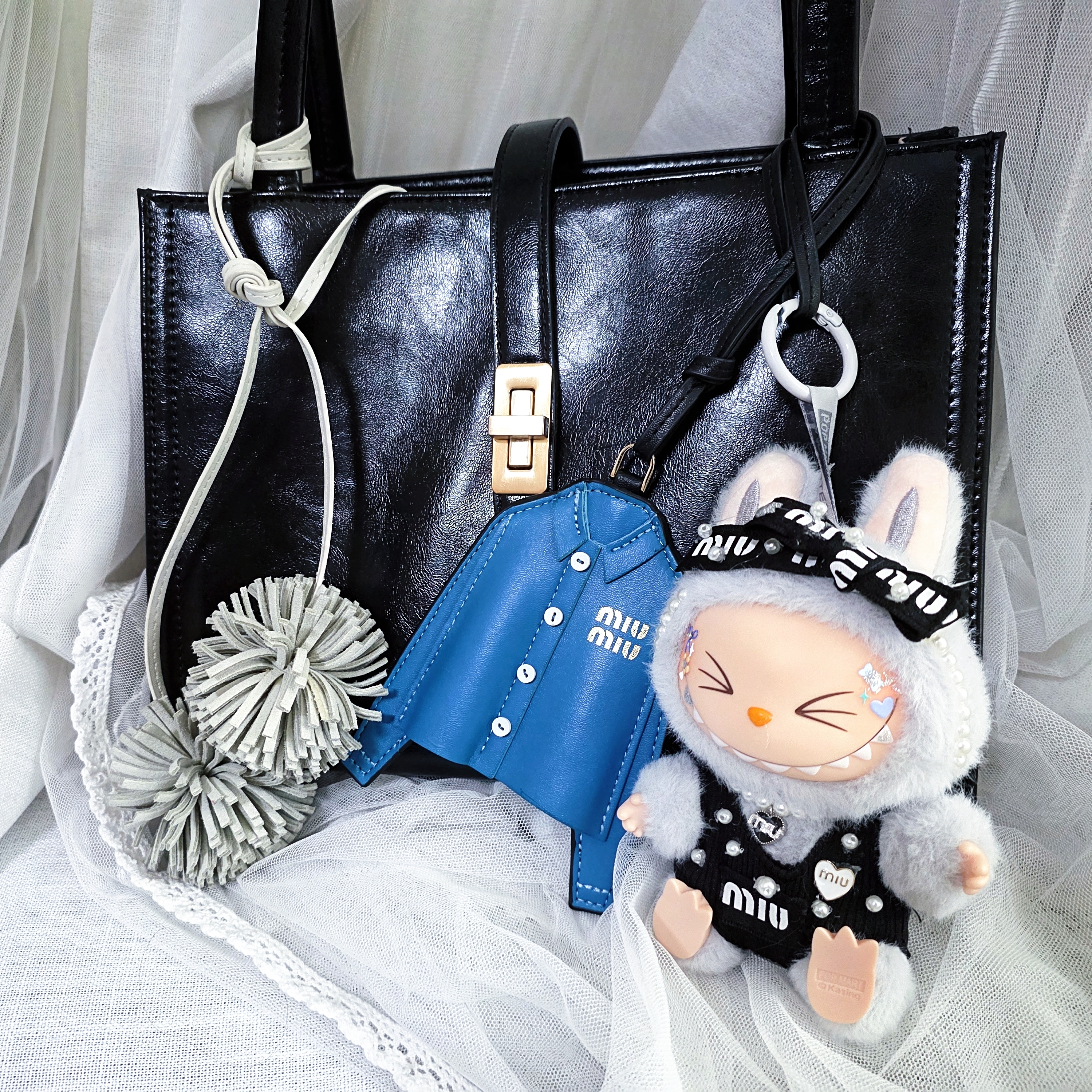 Pop Mart Labubu Let's Play Together Doll Series Hehe Keyring (Opened Case) 착용 스타일 - 2