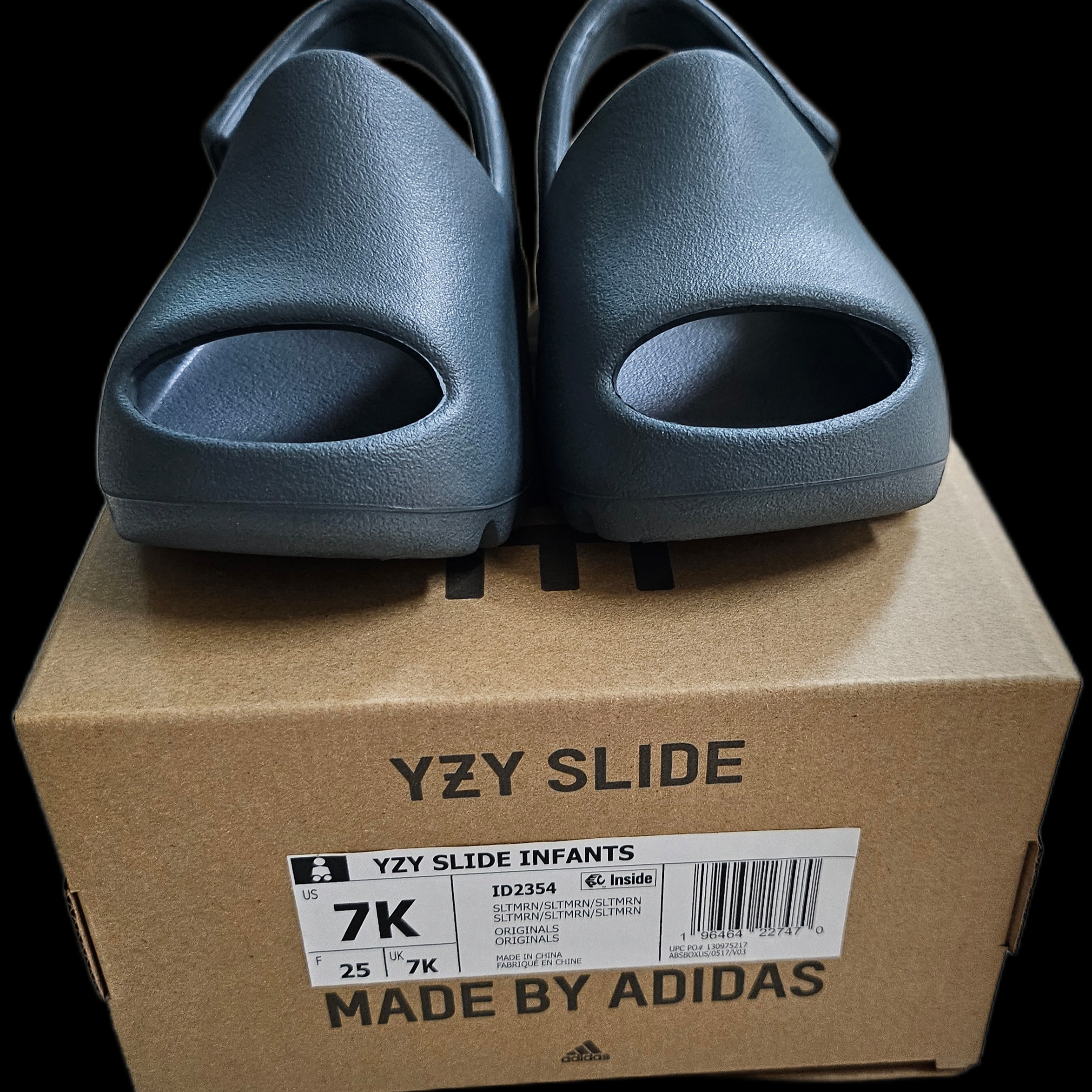 (Infant) Adidas Yeezy Slide Slate Marine 착용 스타일