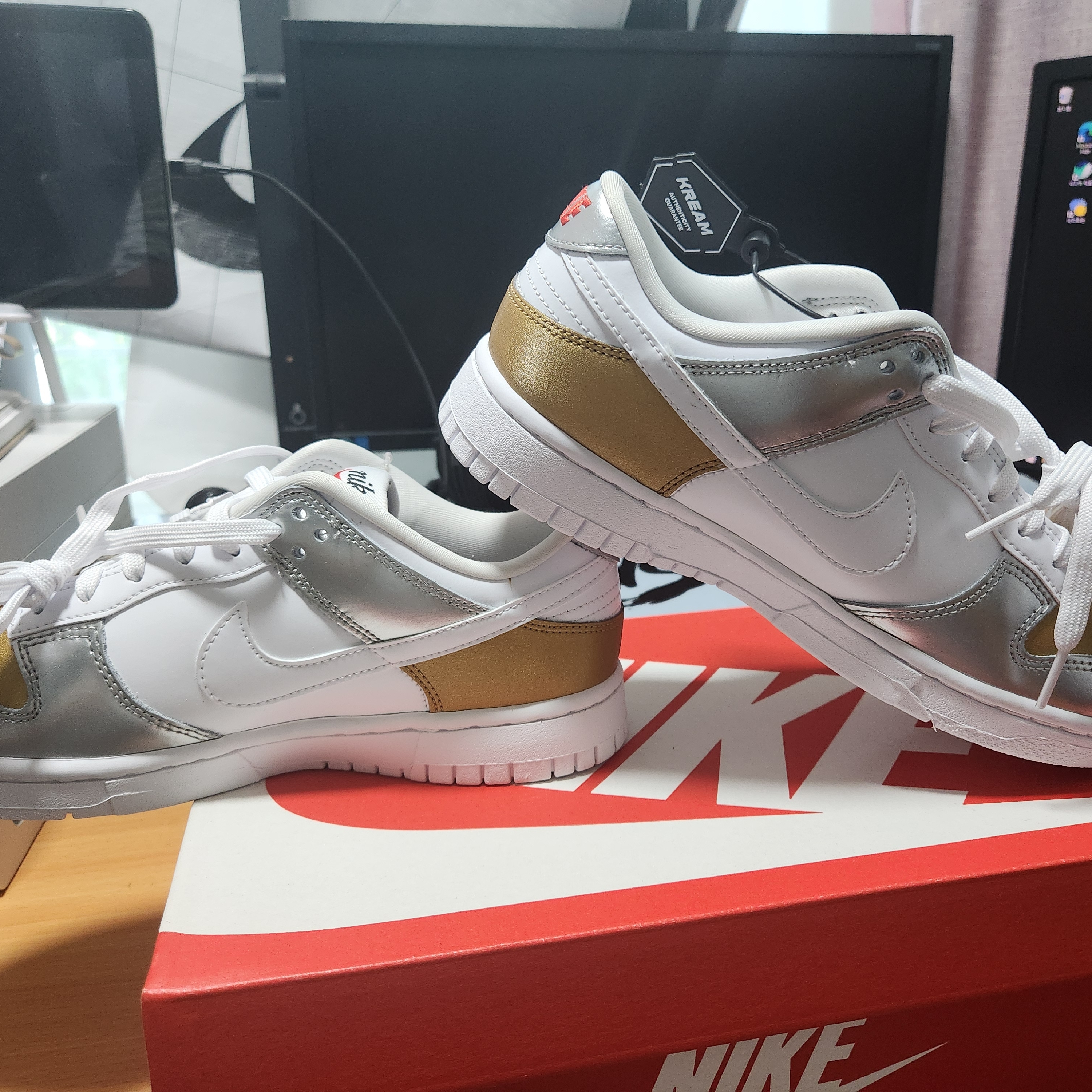 (W) Nike Dunk Low SE Heirloom 착용 스타일