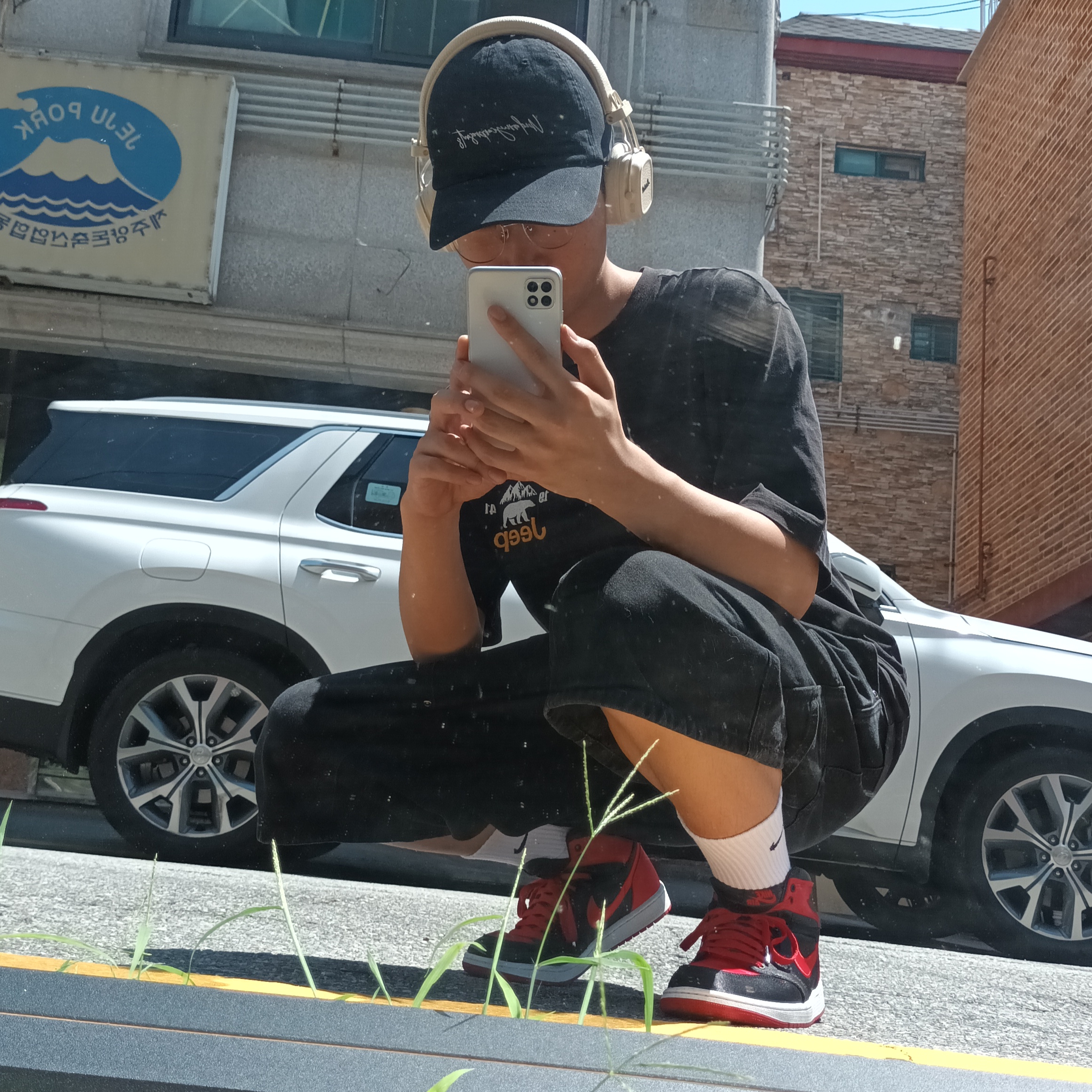 Undermycar MU.124 New Logo Basic Cotton Cap Black, Carhartt 21L Classic Backpack Black 착용 스타일 - 3