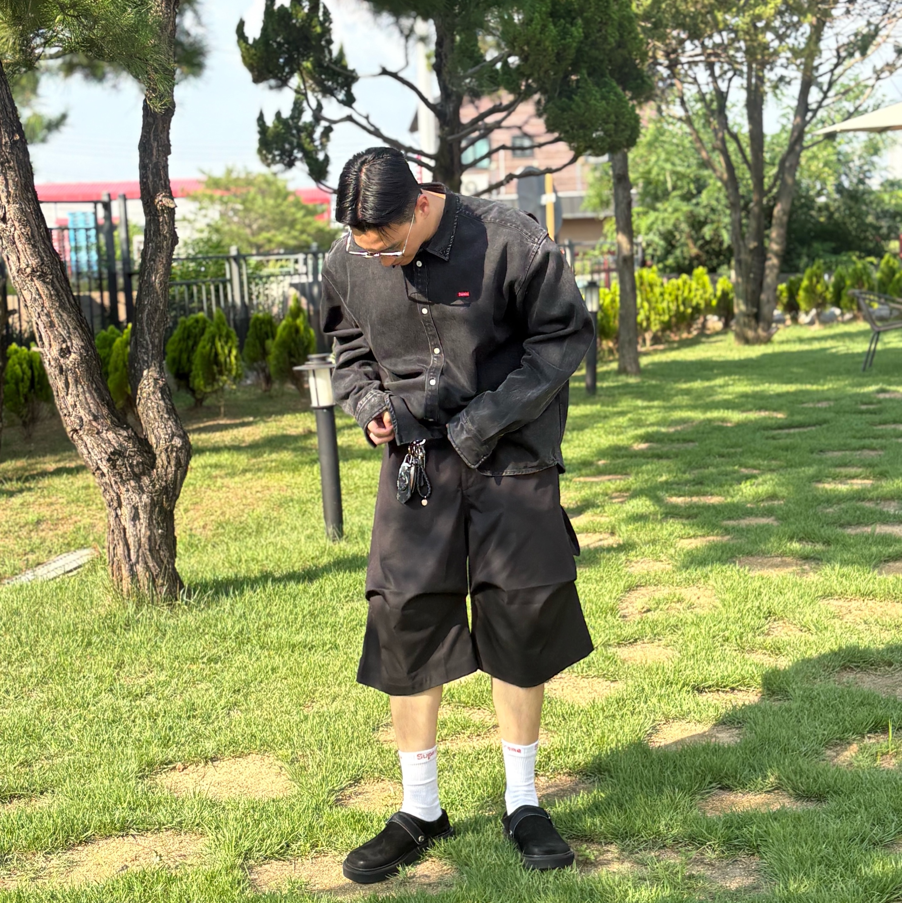 Nonnod Alpine Carpenter Shorts Black, Supreme Hanes Crew Socks White (4 Pack) 착용 스타일 - 2
