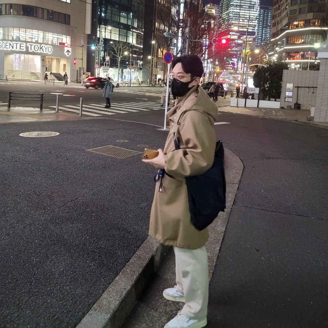 Autry Medalist Low Leather Suede Sneakers White 착용 스타일
