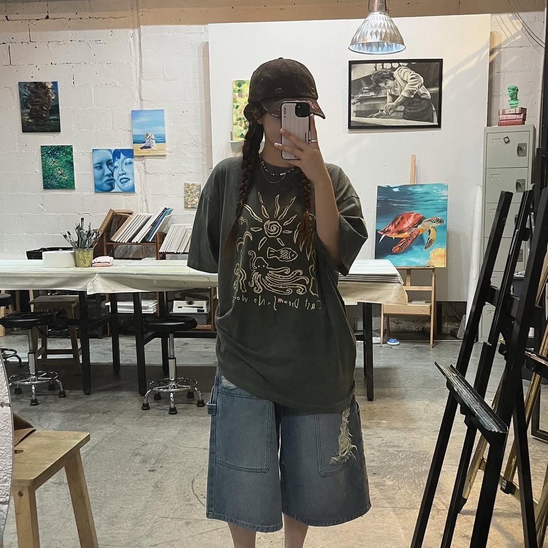 SSERPE Cast Dreams No Worries Pigment Half Sleeve T Khaki 착용 스타일