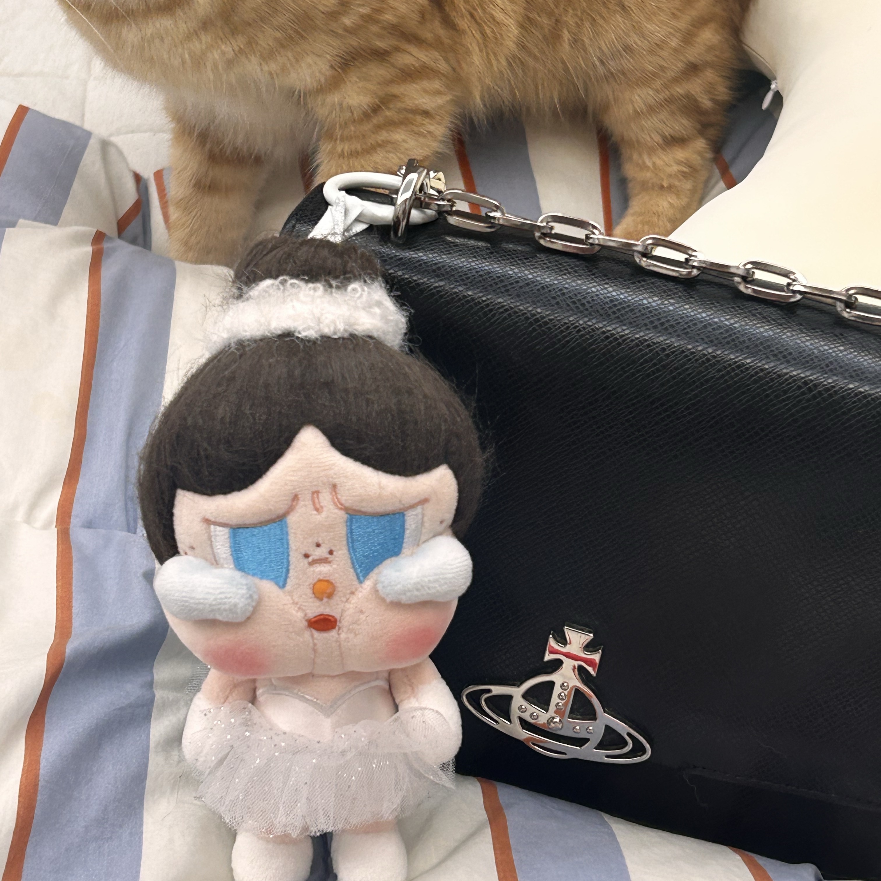 Pop Mart Crybaby Shiny Shiny Series Plush Pedant Blister Pack 착용 스타일