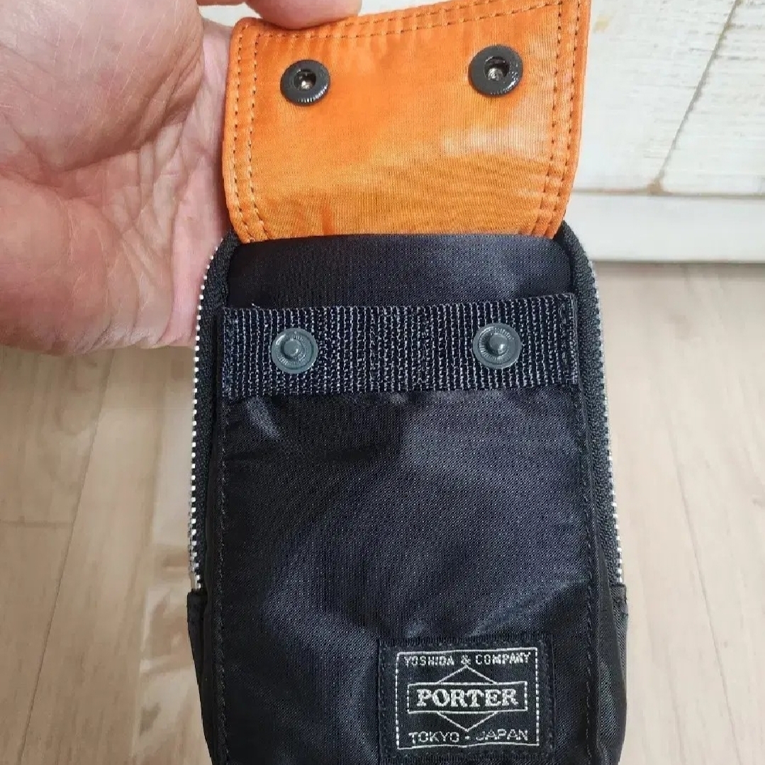 Porter Tanker Pouch Black, Porter All New Tanker Sling Bag Zip L Black 착용 스타일 - 3