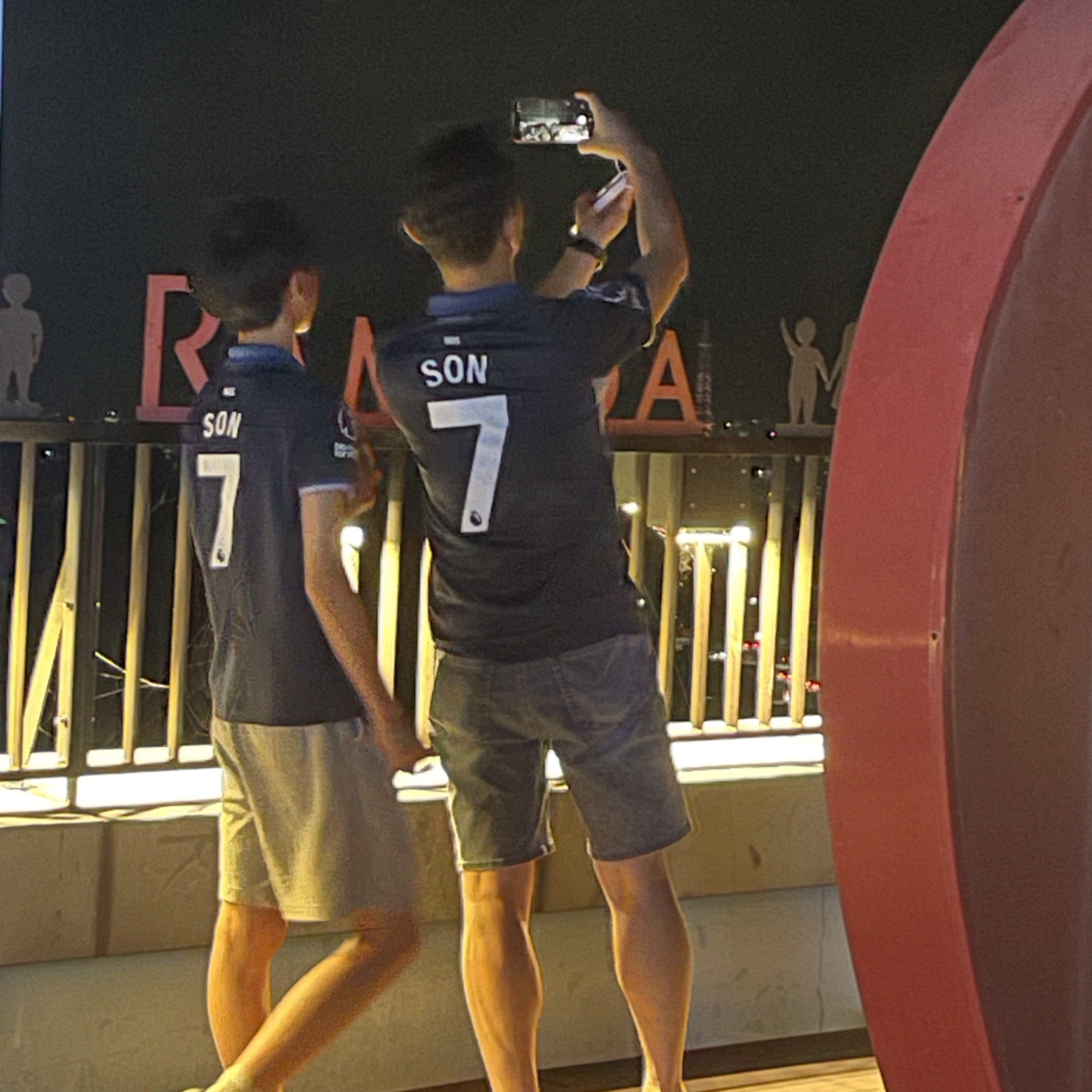Nike Tottenham Hotspur 2023/24 Dri-Fit Stadium Away Jersey Mystic Navy (Non Marking Ver.), Jordan 1 x Travis Scott x Fragment Retro Low OG SP Military Blue 착용 스타일 - 3