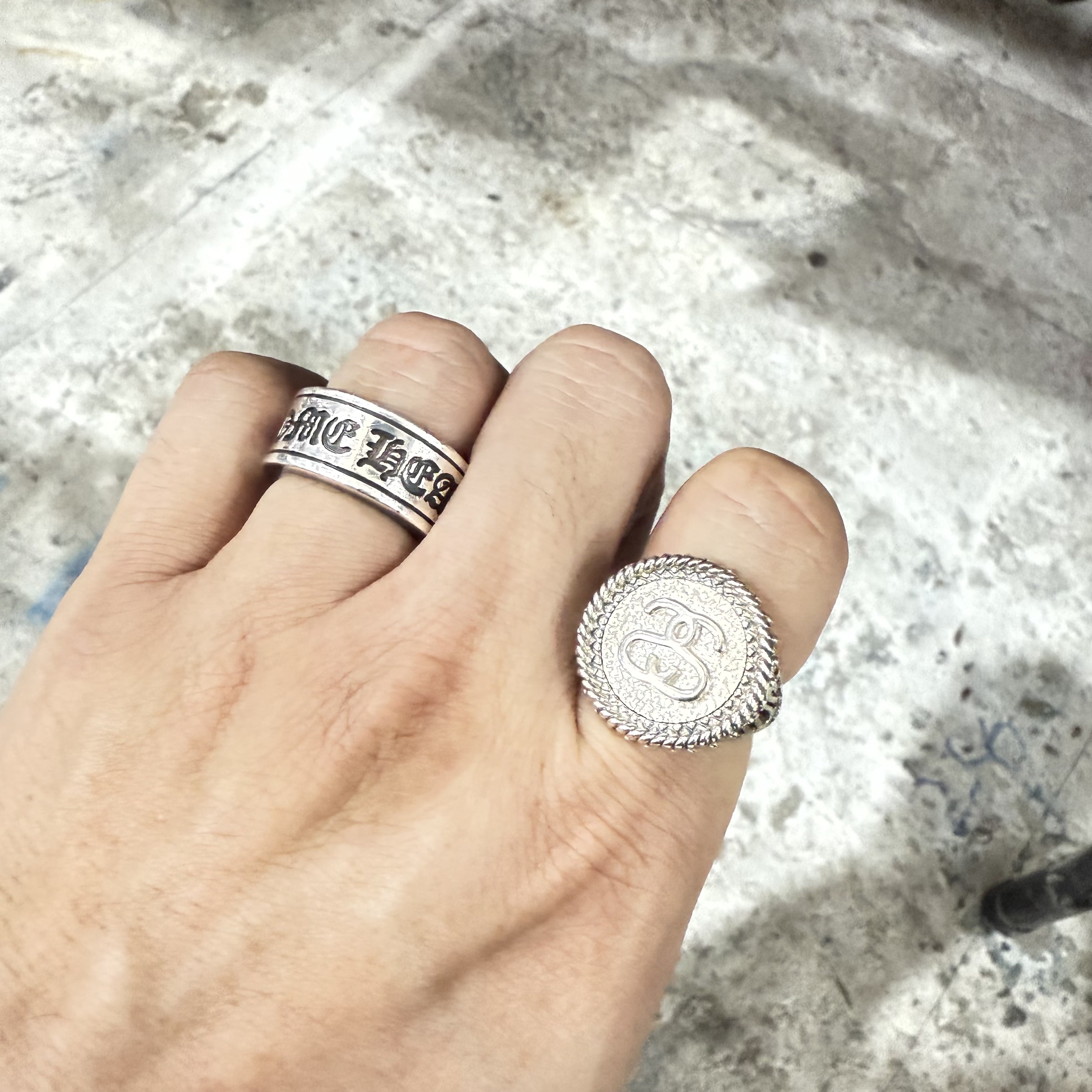 Stussy Sovereign Ring Sterling Silver 착용 스타일