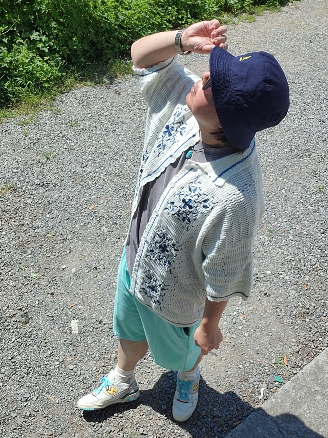 Kangol Washed Bucket Hat Navy, New Balance 550 Sea Salt Yellow - 2E Wide 착용 스타일 - 2