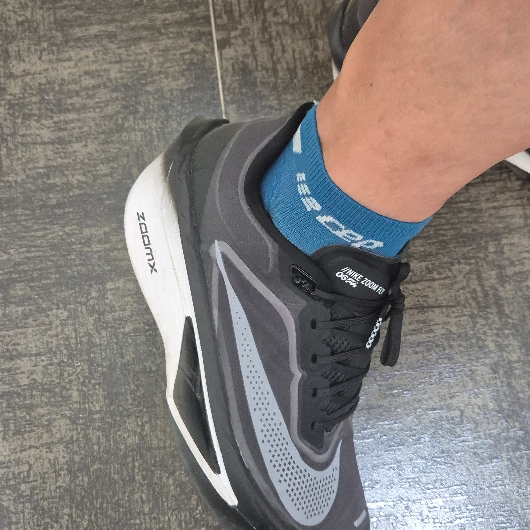 Nike Zoom Fly 6 Black Light Smoke Grey 착용 스타일