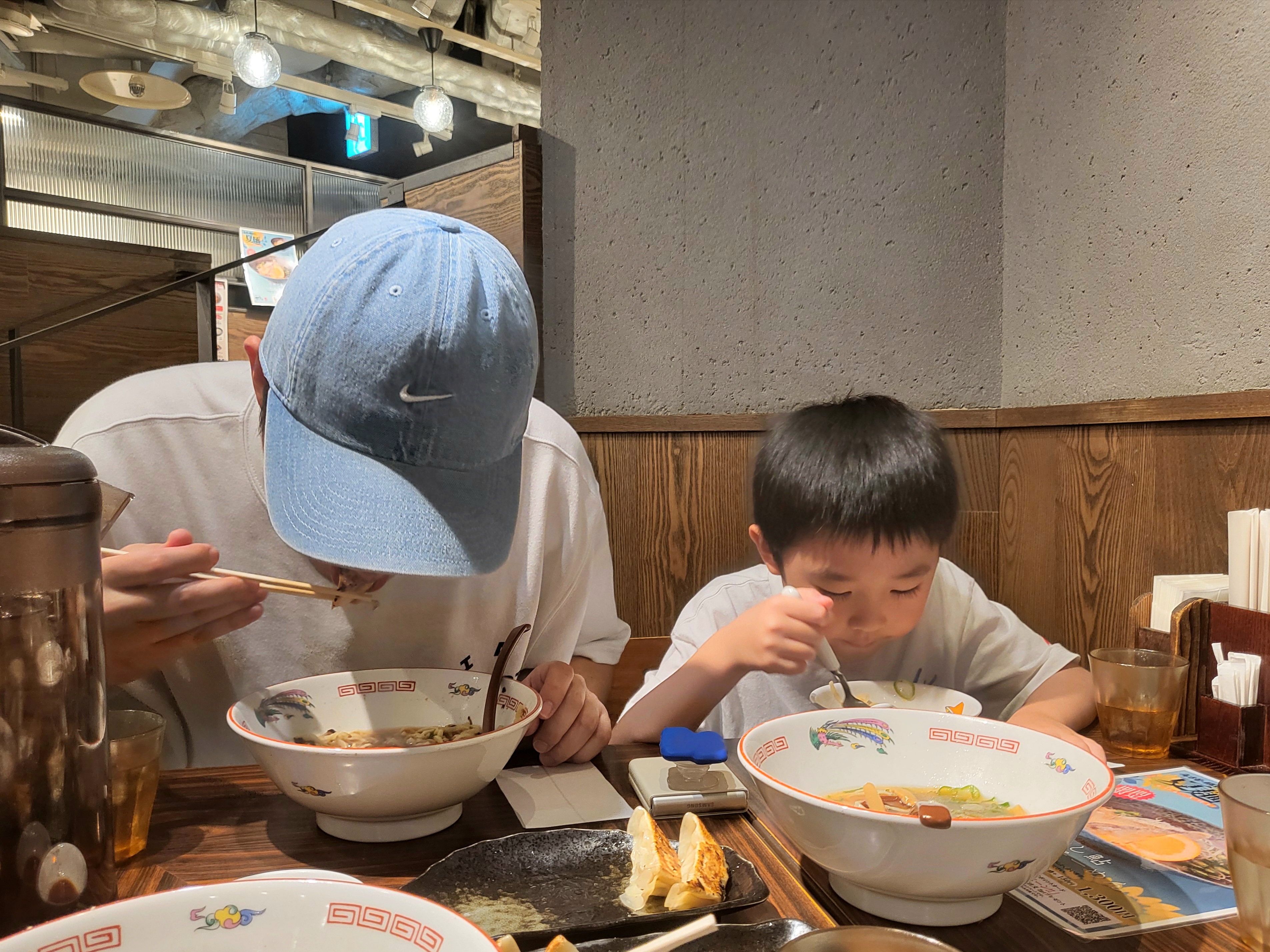 IAB Studio T-Shirt White - 23FW, Nike Club Unstructured Denim Cap Aegean Storm Thunder Blue 착용 스타일