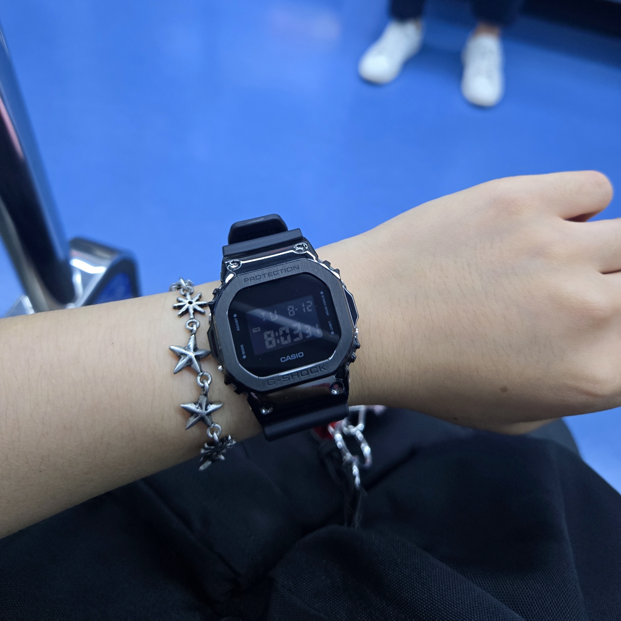 Casio G-Shock GM-5600UB-1 착용 스타일 - 1