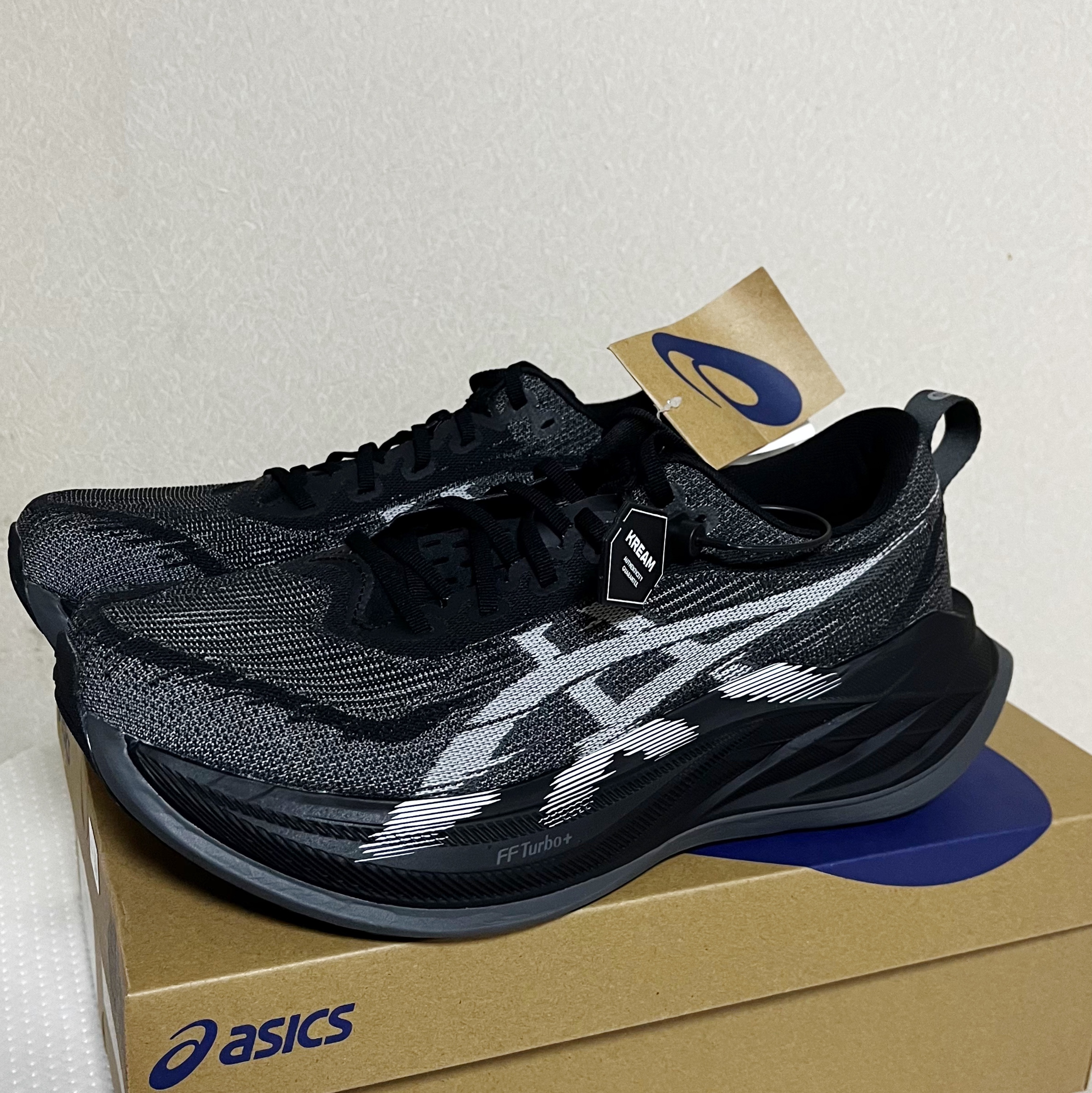 Asics Superblast 2 Black White 착용 스타일