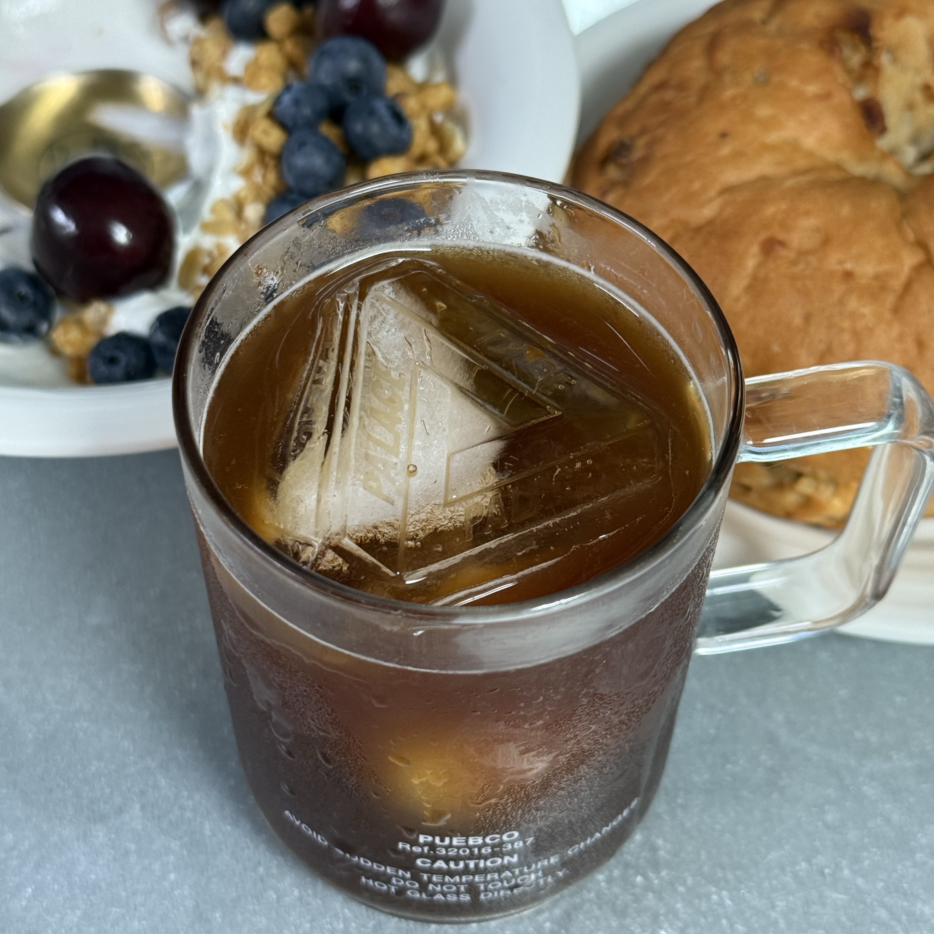 Palace Tri Ferg Ice Cube Tray Purple - 25FW, Palace Duralex Picardie Tumblers Marine (Set of 4) - 24SS 착용 스타일 - 2