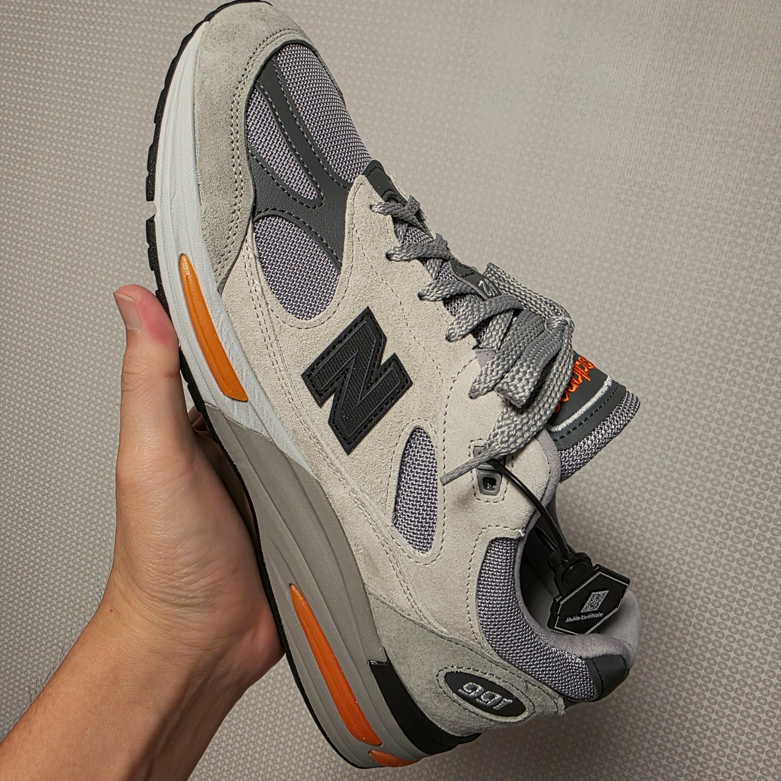 New Balance 991v2 Made in UK Pelican Abbey Stone 착용 스타일 - 2