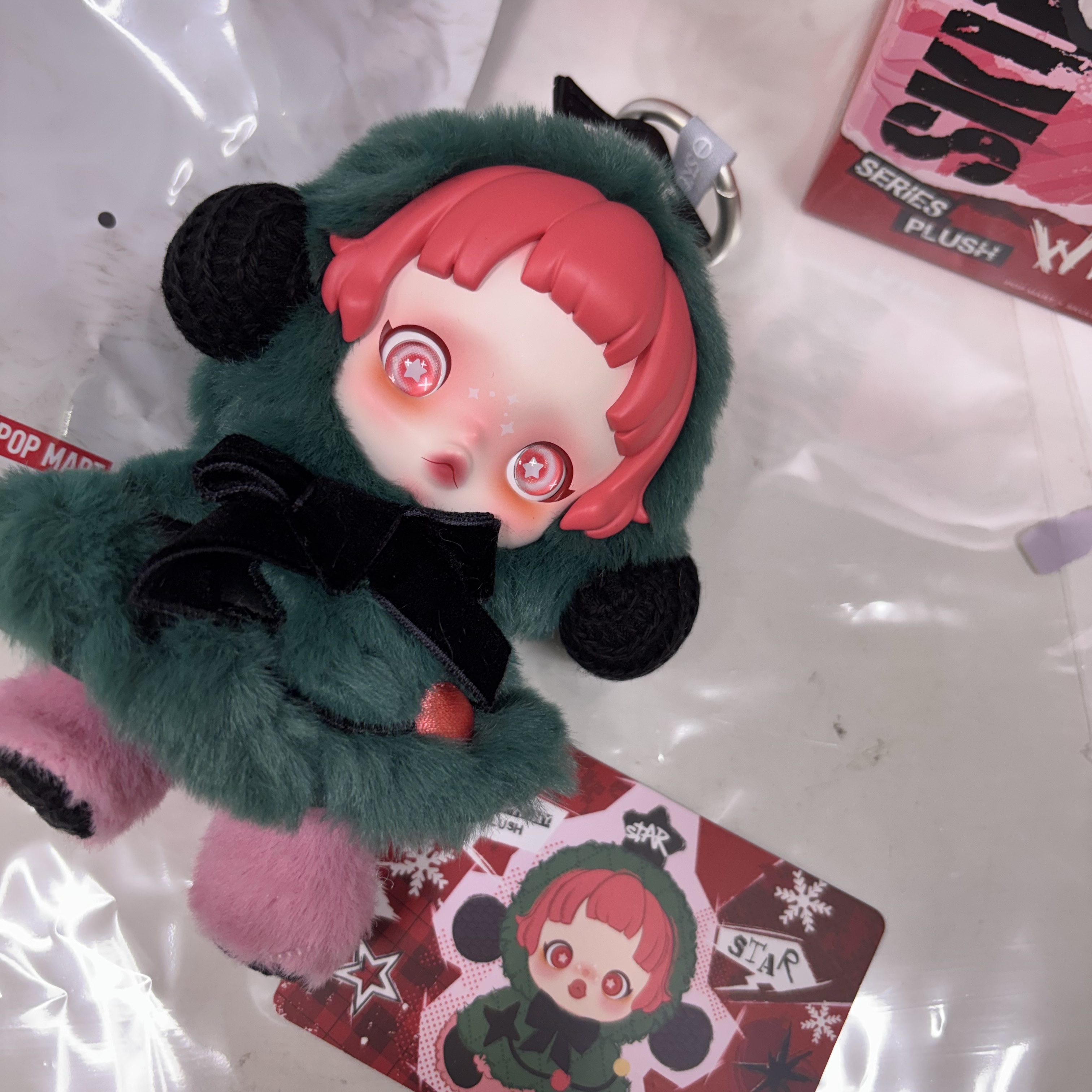 Pop Mart Skullpanda Winter Symphony Series Keyring Partita (Opened Case) 착용 스타일