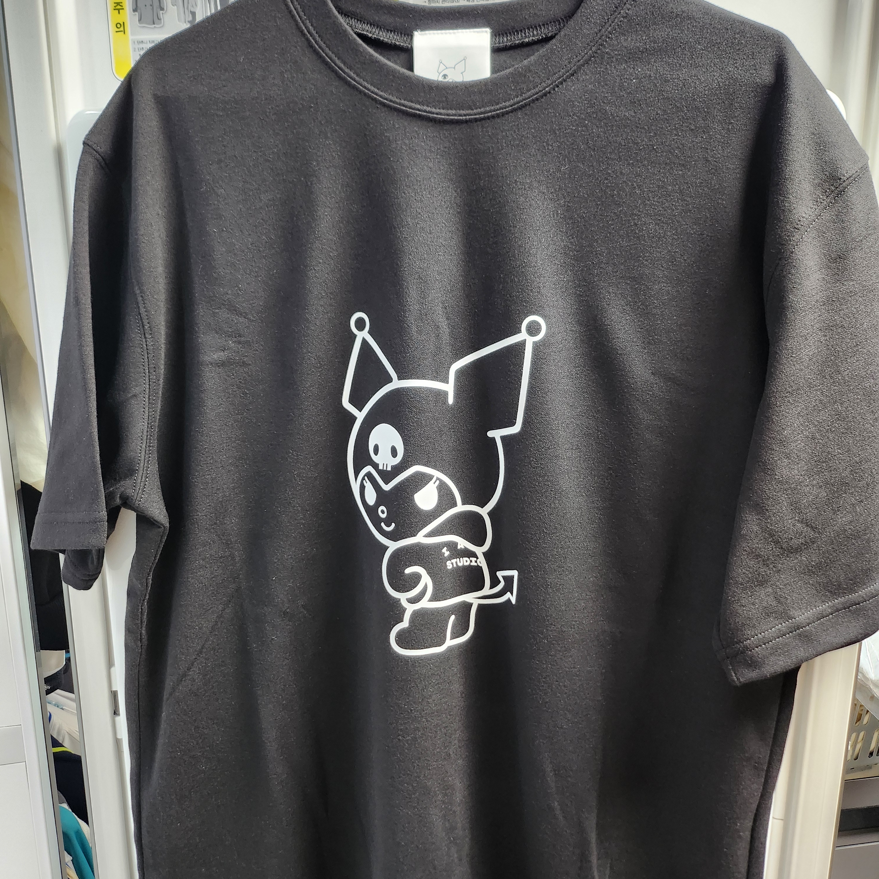 IAB Studio Kuromi T-shirts Black White 착용 스타일