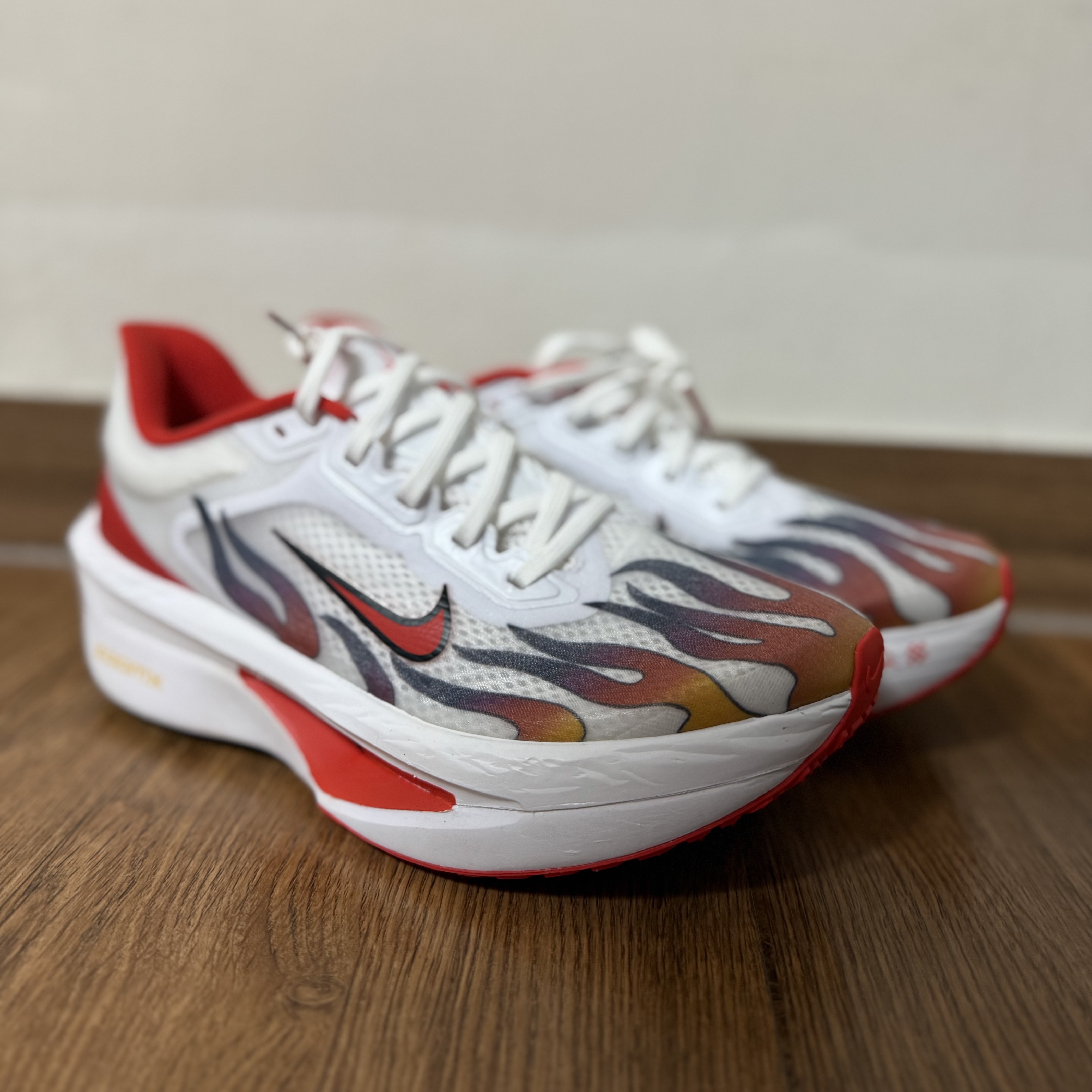 Nike Zoom Fly 6 PRM White Habanero Red 착용 스타일