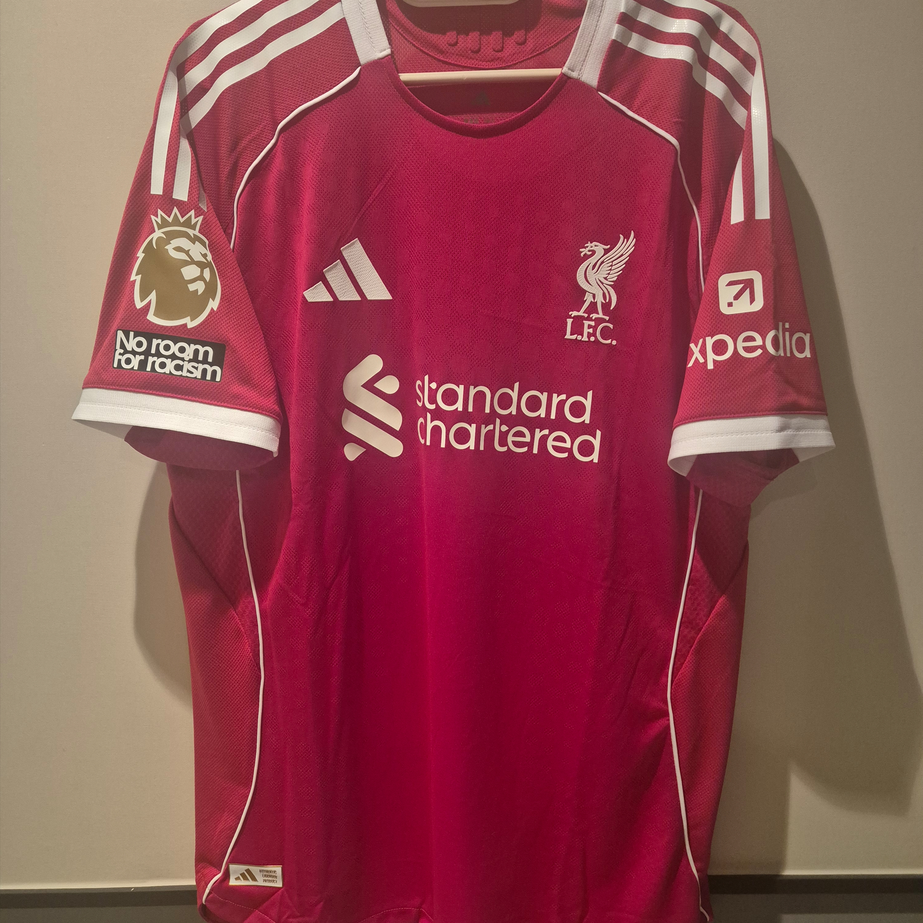 Adidas Liverpool FC 2025/26 Home Authentic Jersey Strawberry Red - KR Sizing (Non Marking Ver.) 착용 스타일 - 3