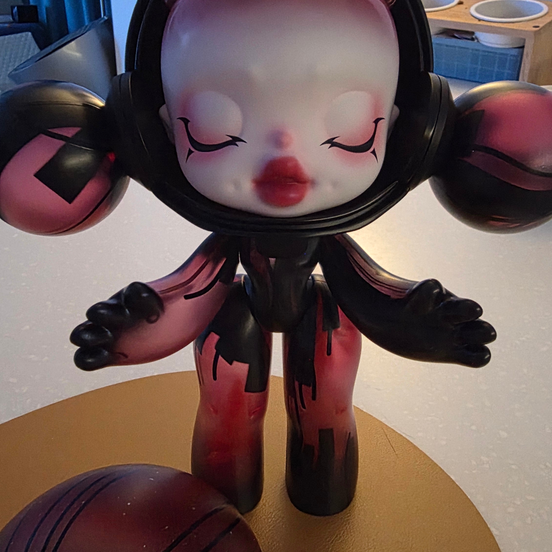Pop Mart Mega Α Skullpanda Red Crystal 400% 착용 스타일 - 4