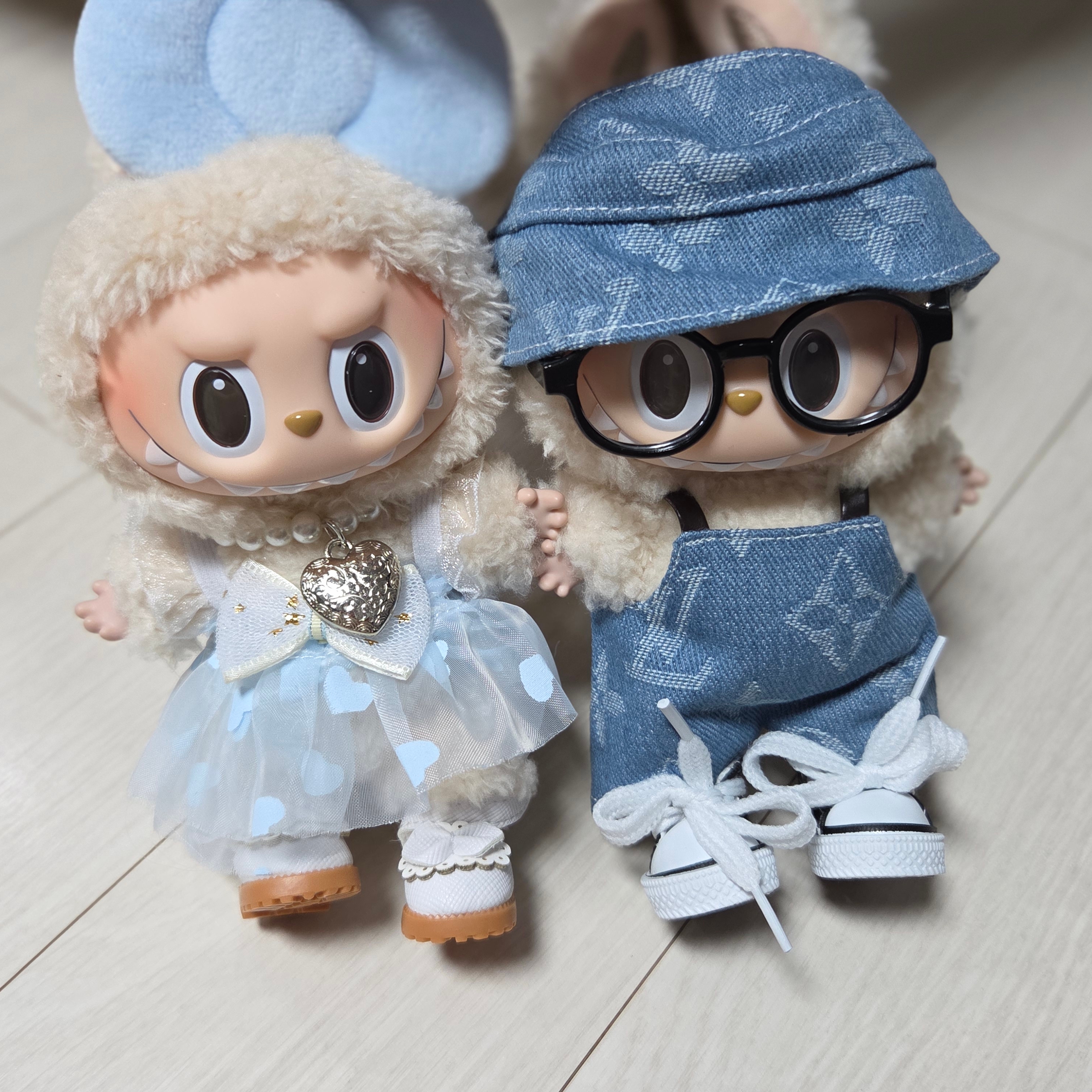Pop Mart Labubu The Monsters Highlight Series Sealed Case (Bundle of 2/1 Blind Box) 착용 스타일
