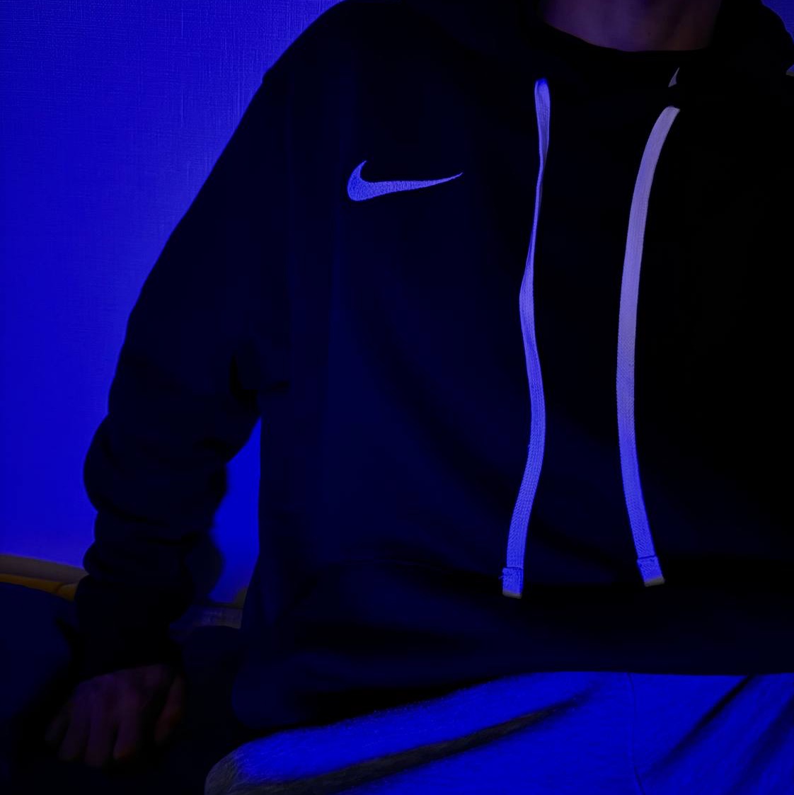 Nike Park Swoosh Hoodie Black 착용 스타일