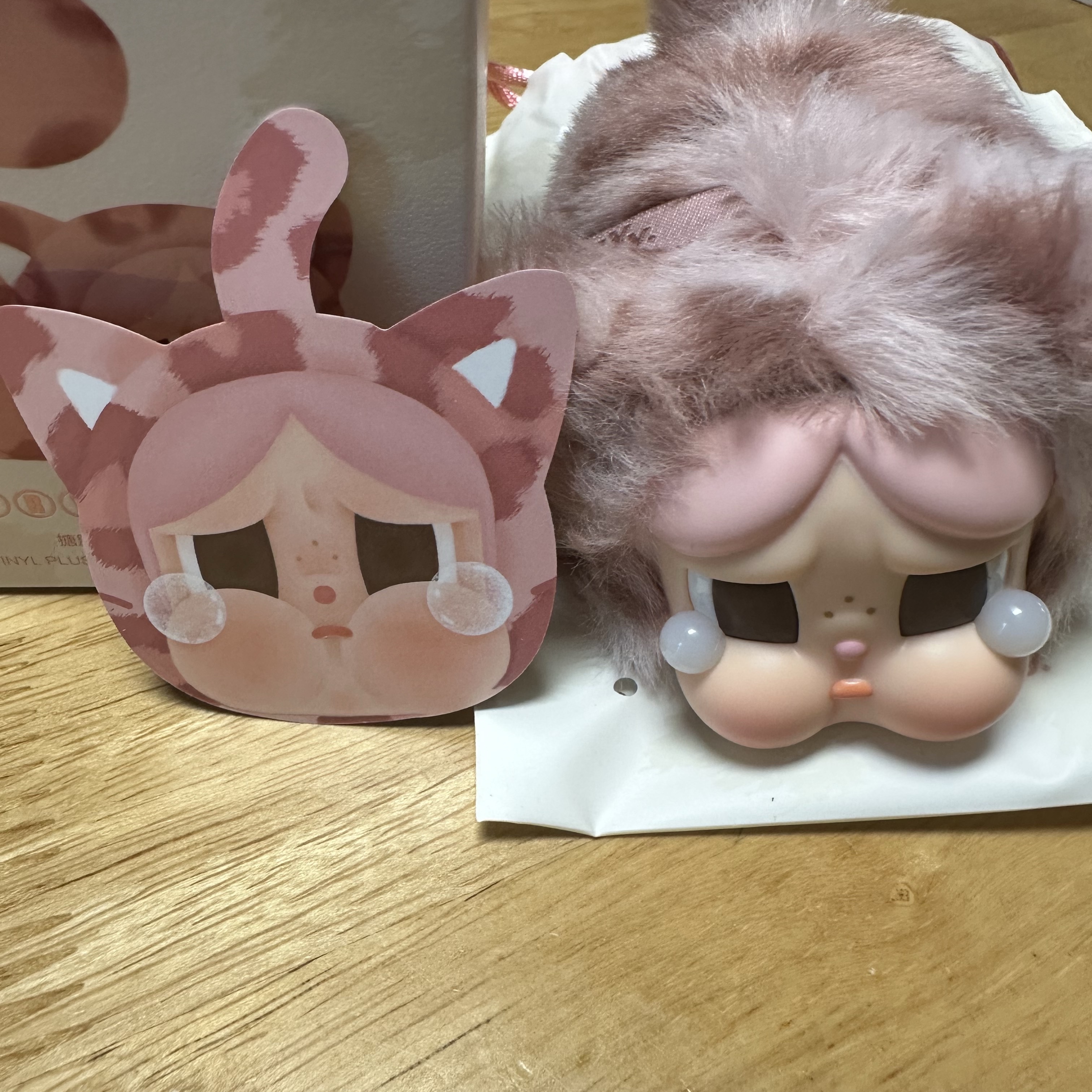 Pop Mart Crybaby Wild But Cutie Series Vinyl Plush Pendant (1 Blind Box) 착용 스타일