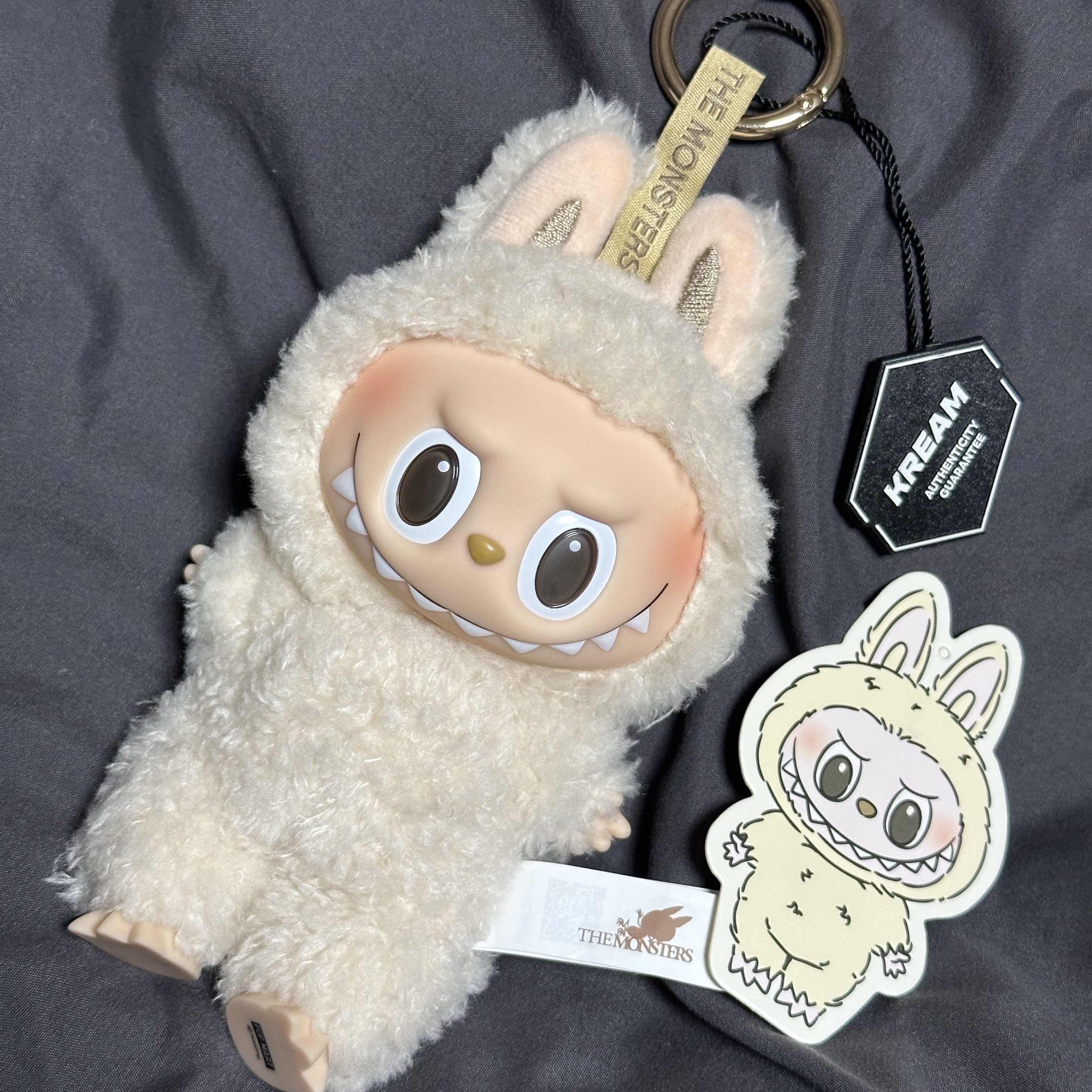 Pop Mart Labubu The Monsters Labubu Tasty Macarons Series Soymilk Keyring (Opened Case) 착용 스타일 - 1
