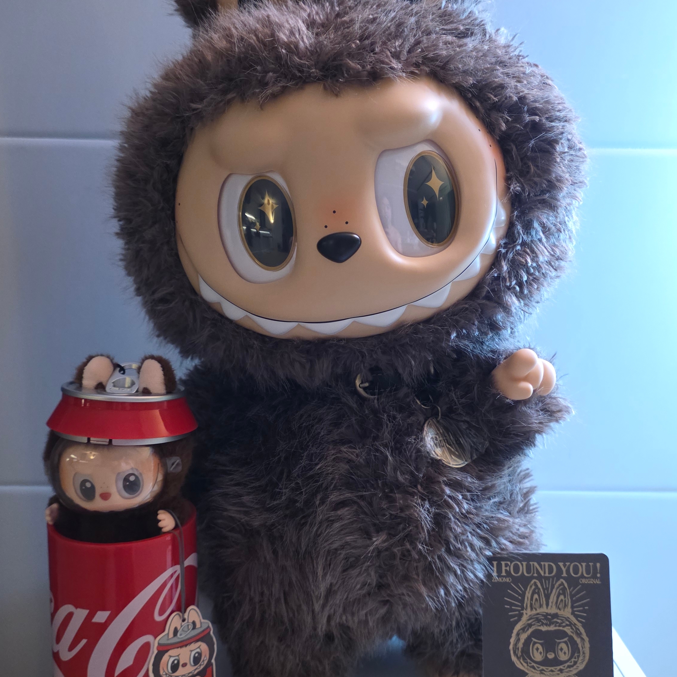 Pop Mart Labubu Coca Cola Series Mysterious Guest Keyring (Opened Case) 착용 스타일