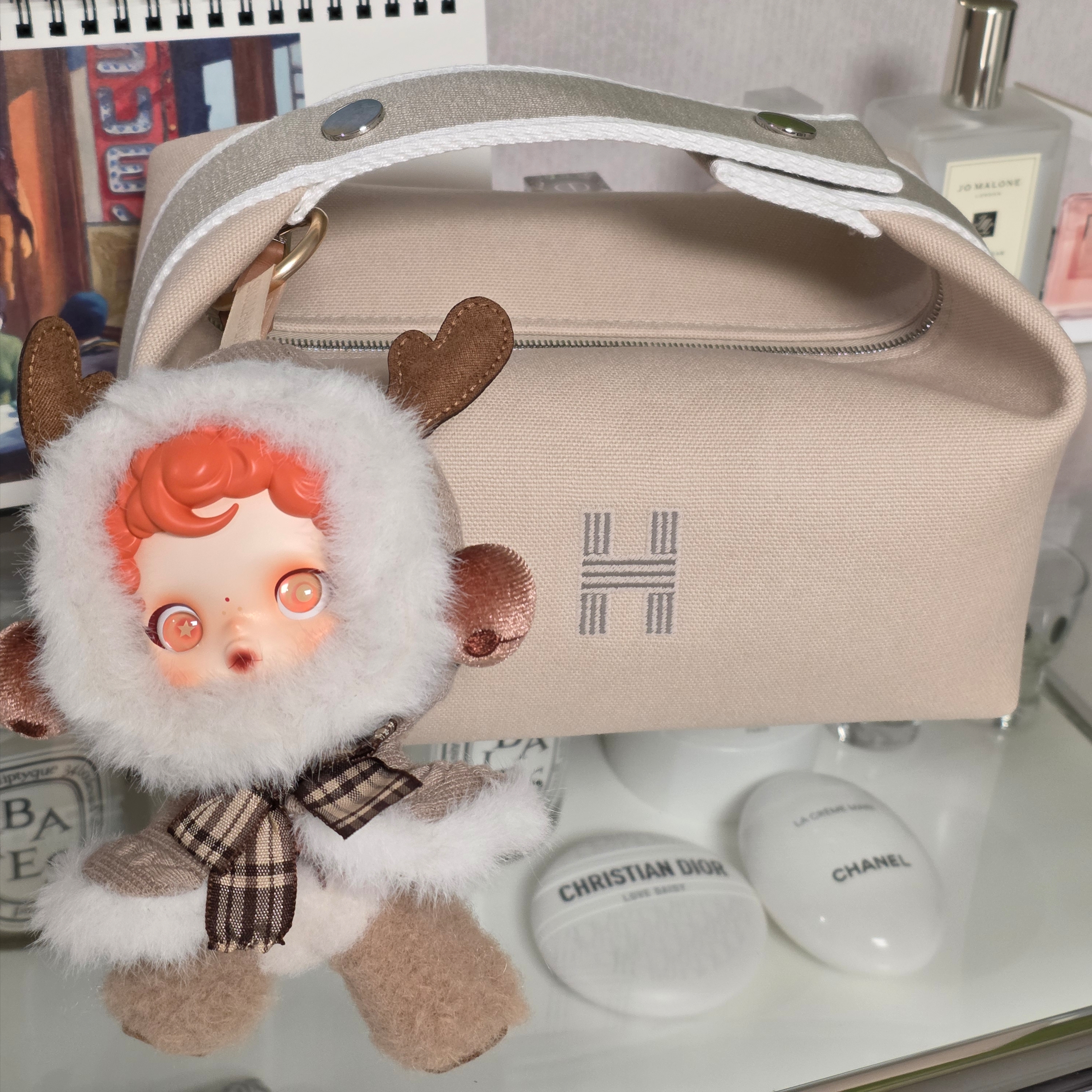 Pop Mart Skullpanda Winter Symphony Series Keyring Wanderer's Tune (Opened Case), Hermes Small Bride-A-Brac Case Canvas & Naturel 착용 스타일 - 1