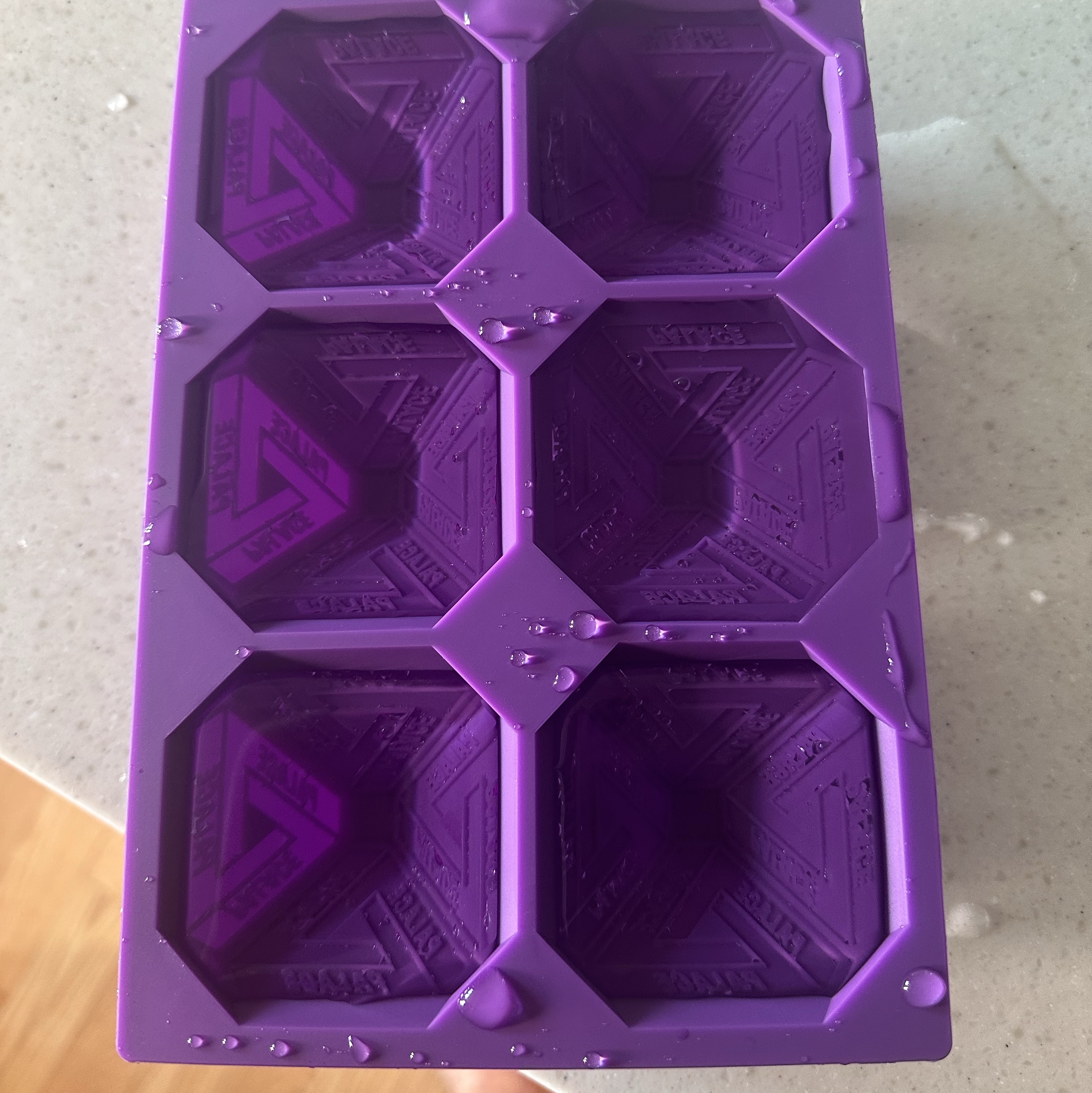 Palace Tri Ferg Ice Cube Tray Purple - 25FW 착용 스타일 - 3