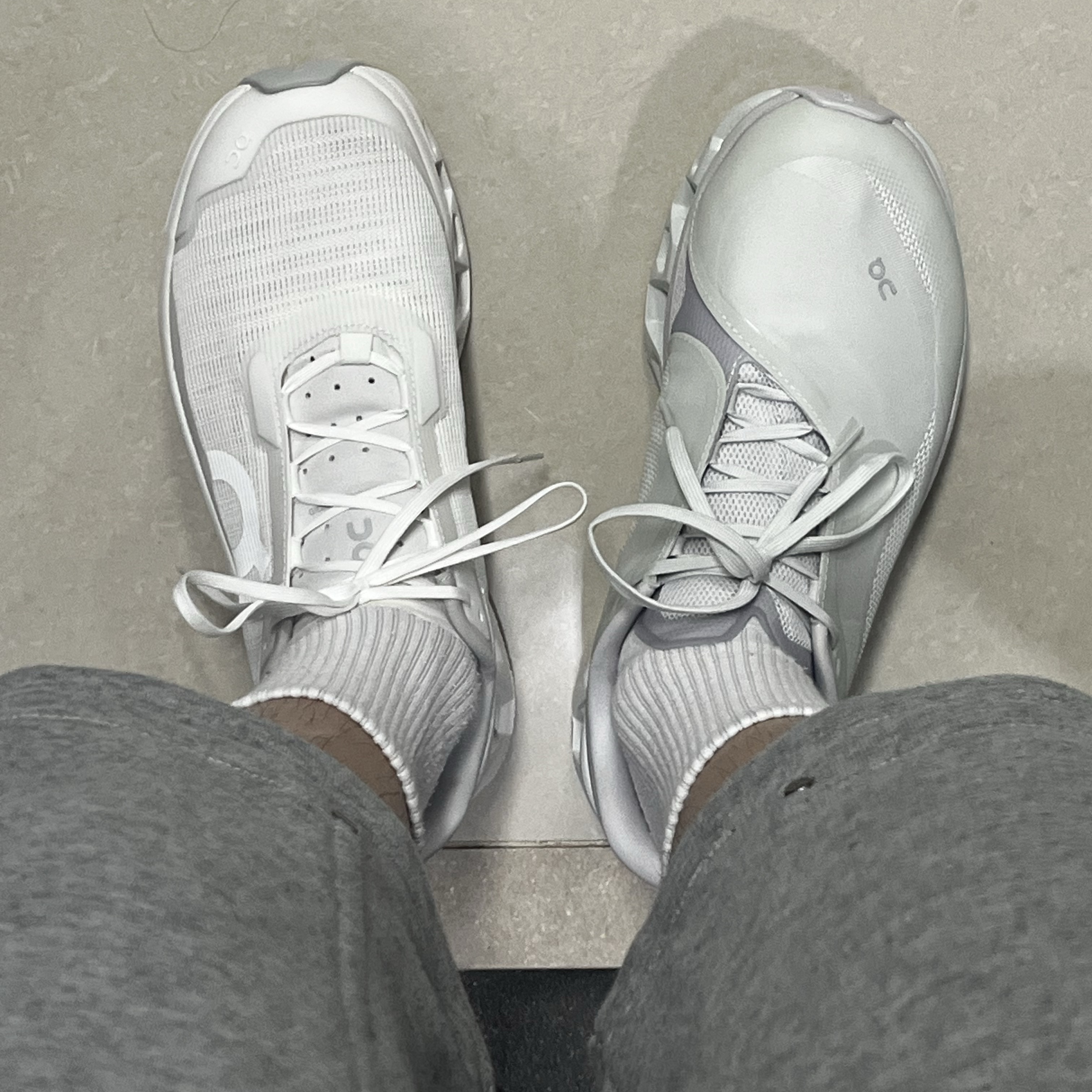 On Running x Post Archive Faction (Paf) Cloudmonster 2 Vapor Frost, On Running Cloudmonster Void White 착용 스타일