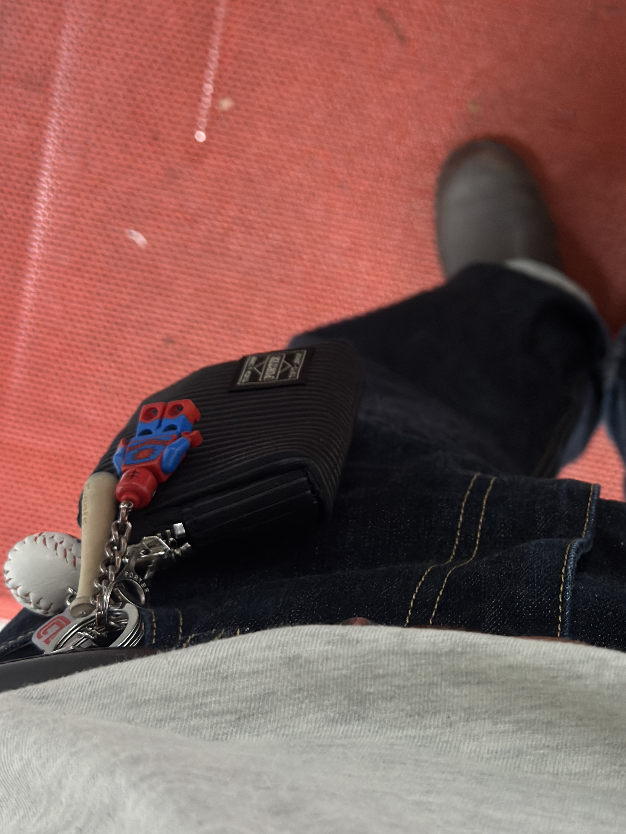 Blundstone Original 500 Chelsea Boots Stout Brown, Tissot Classic 42mm Quartz Stainless Steel Black 착용 스타일 - 2