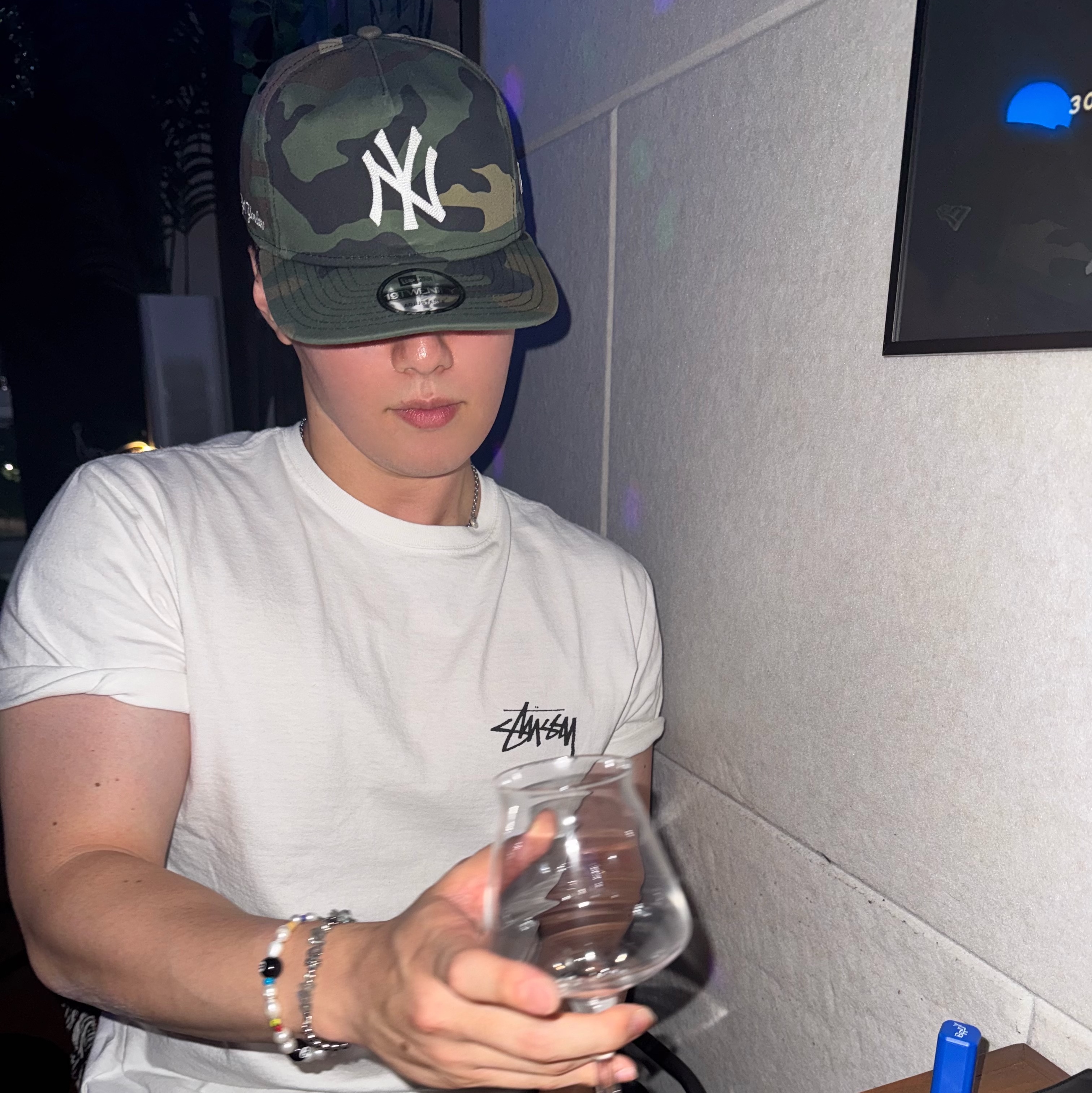 New Era MLB New York Yankees Basic Unstructured Ball Cap Woodland Camo, Stussy Basic Stussy T-Shirt White 2024, 2025 착용 스타일 - 2