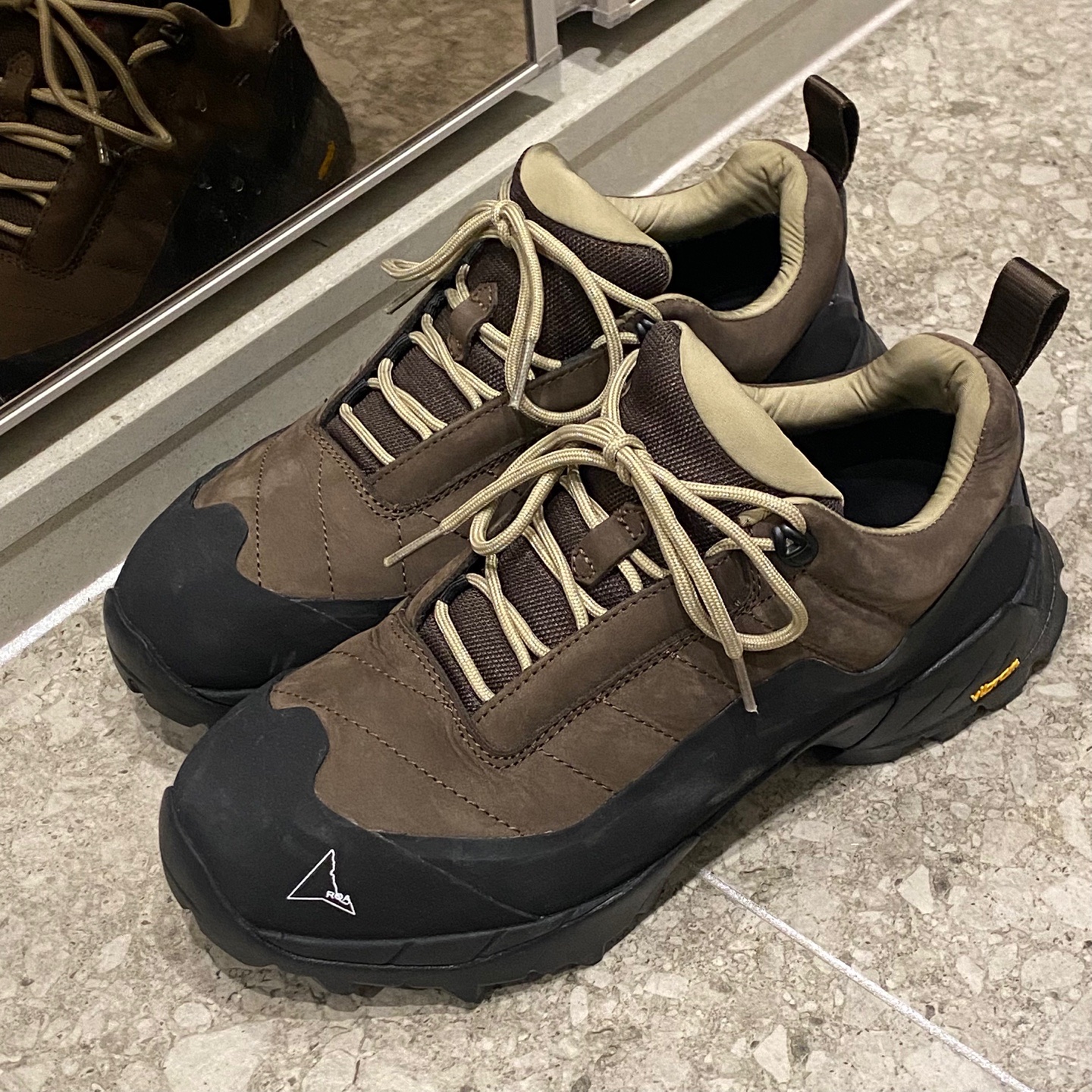 Roa Hiking Katharina Brown Black 착용 스타일