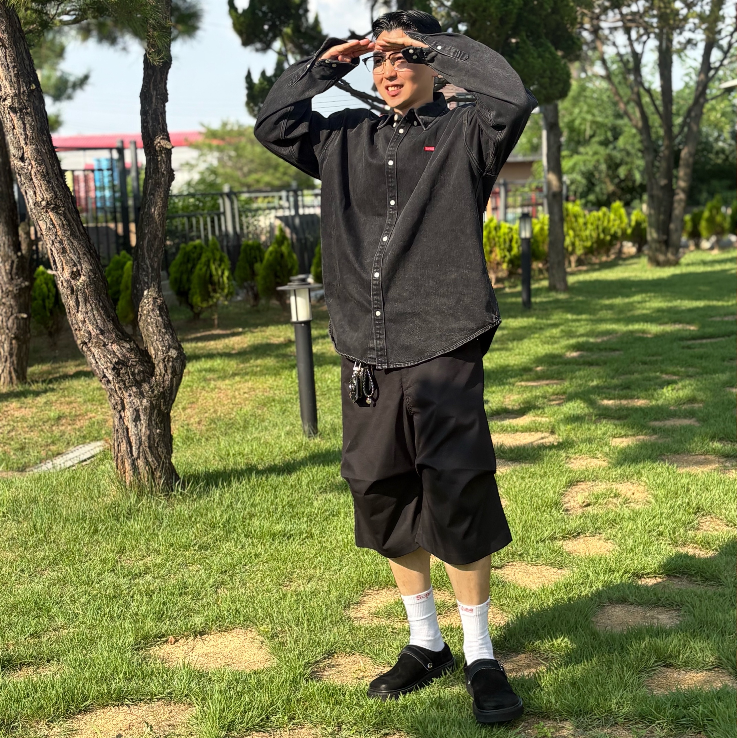 Nonnod Alpine Carpenter Shorts Black, Supreme Hanes Crew Socks White (4 Pack) 착용 스타일 - 1