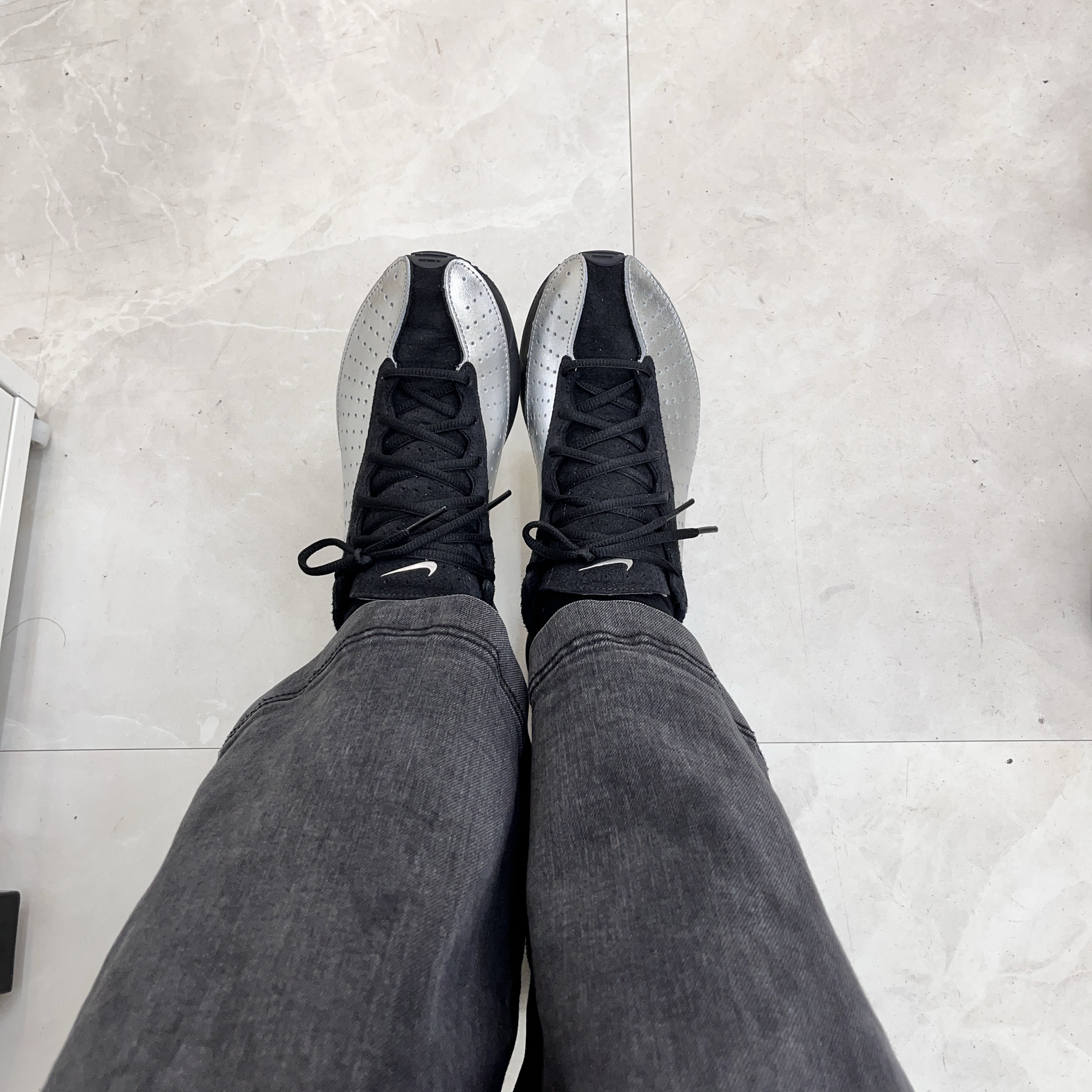 (W) Nike Air Superfly Metallic Silver and Black 착용 스타일 - 3