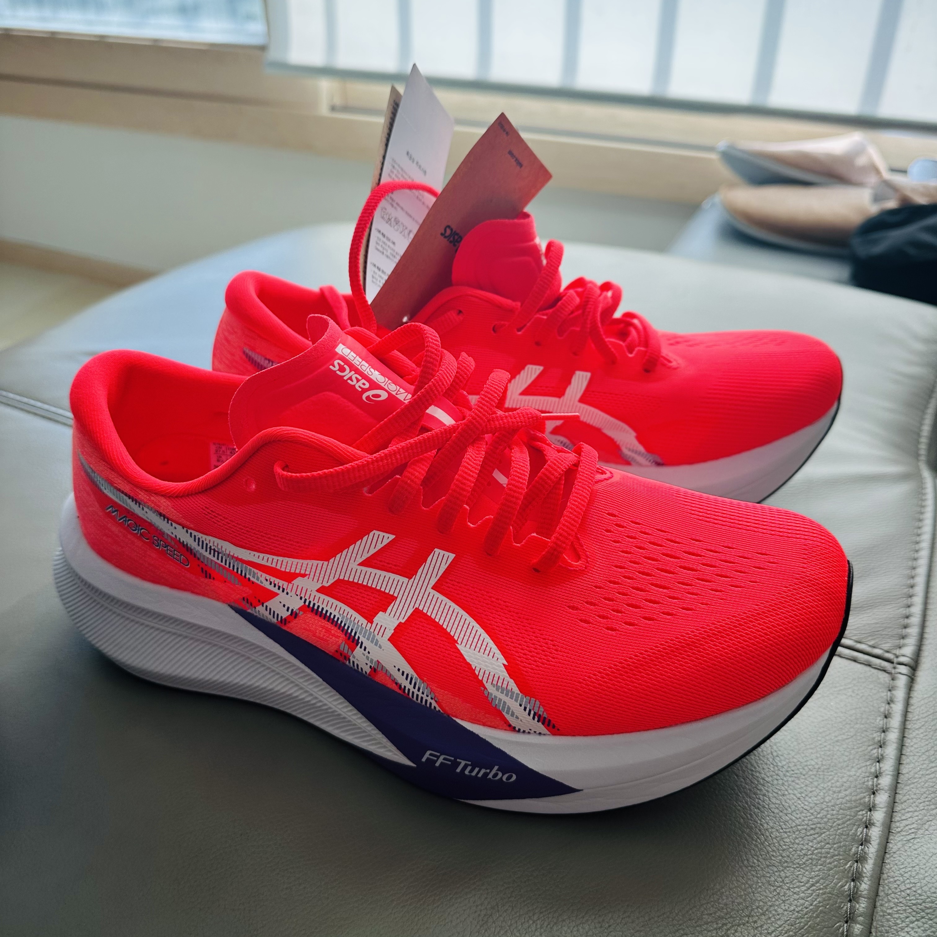 Asics Magic Speed 4 Flash Red White - 2E Wide 착용 스타일