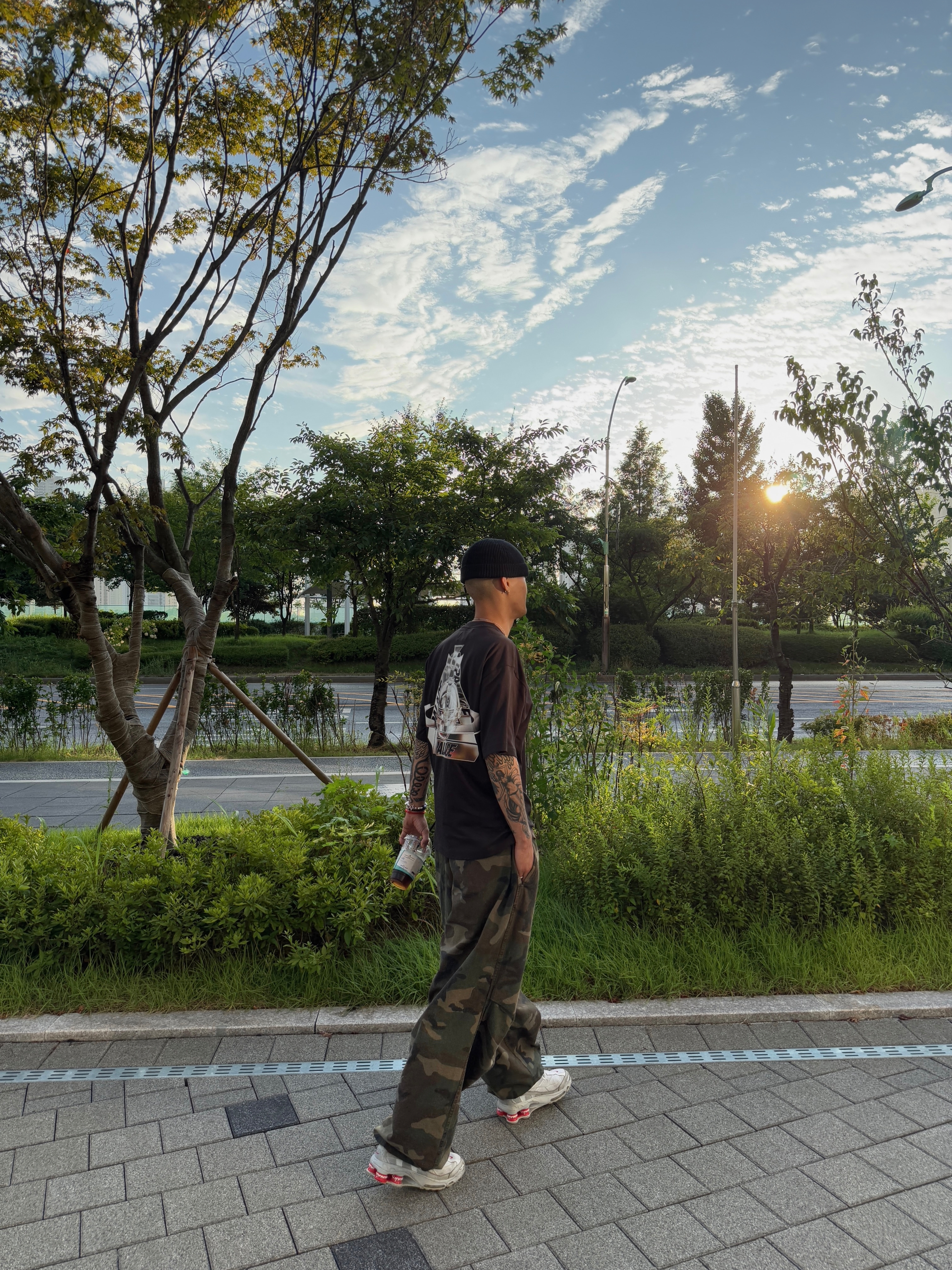 Palace x Vivienne Westwood T-Shirt Black - 24FW, Nike x Supreme Shox Ride 2 SP White 착용 스타일