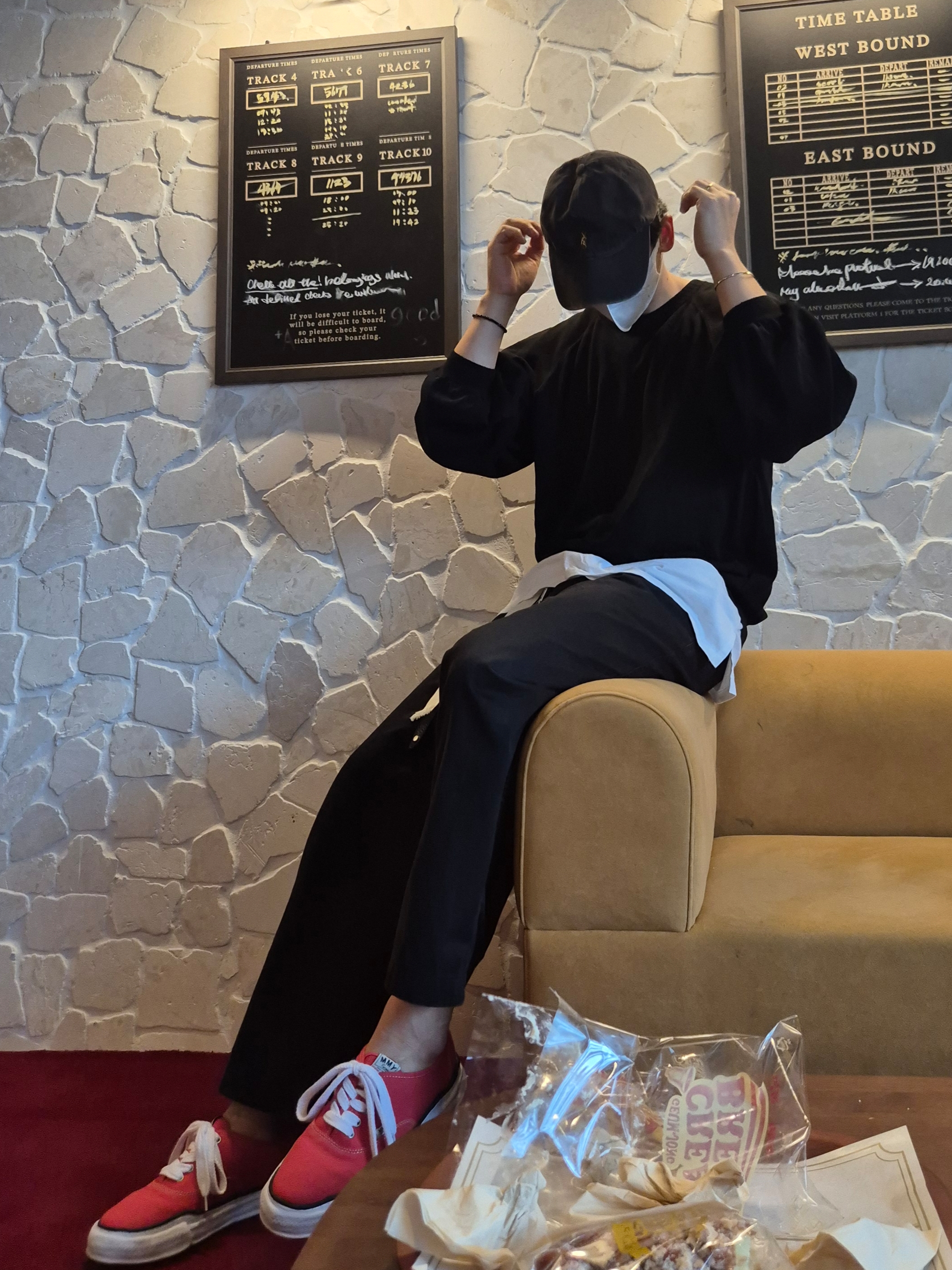 Maison Mihara Yasuhiro Baker OG Sole Canvas Low Cut Sneakers Red, Typing Mistake Dusty Black 80-90’s Vntg Cap (Vintage Symbol Parody) 착용 스타일