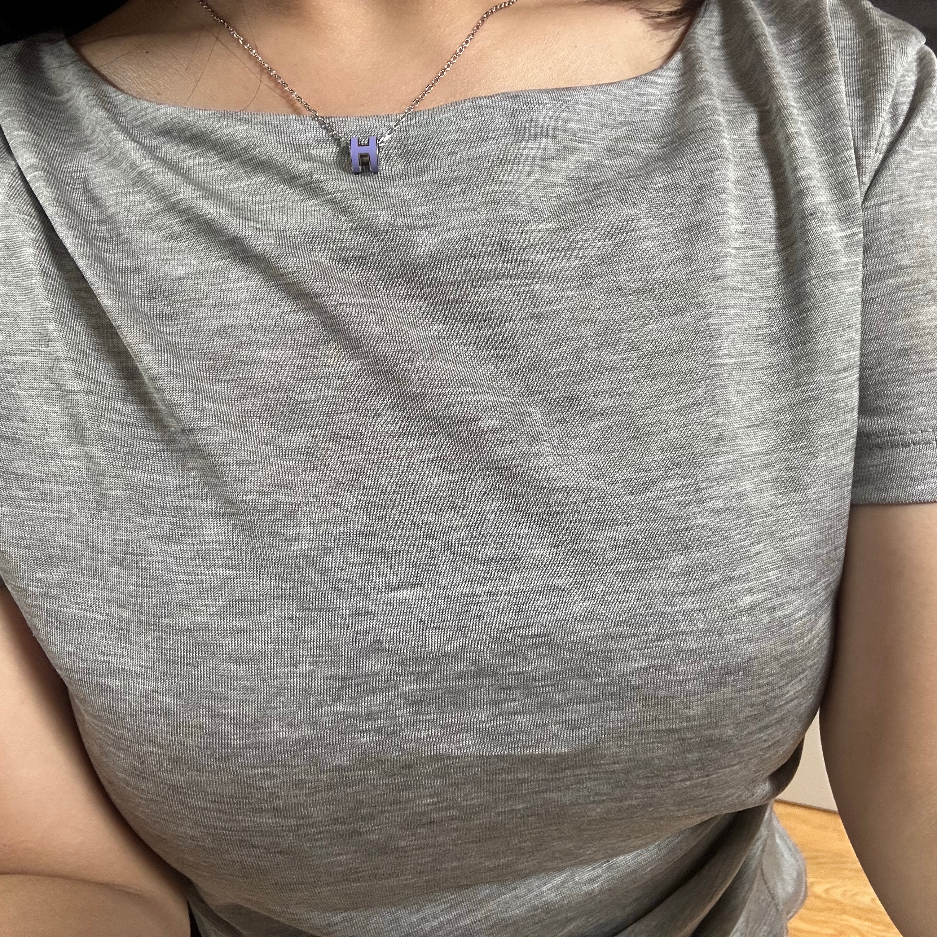 (W) Hermes Mini Pop H Pendant Palladium & Lila 착용 스타일