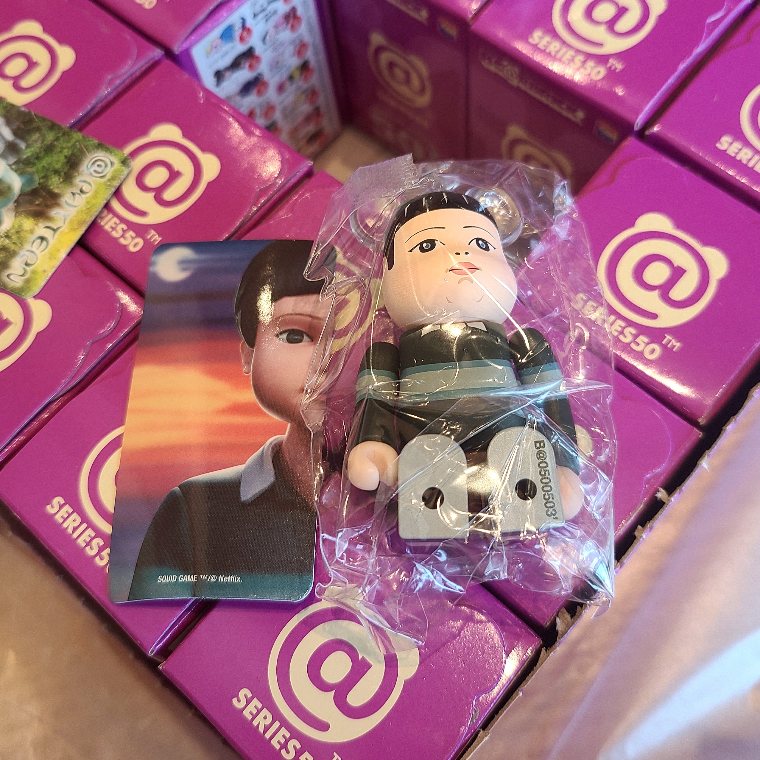 KINKIROBOT Bearbrick 50 Series (홀케이스), Bearbrick Series 50 Sealed Case 100% (24 Blind Boxes) 착용 스타일 - 3